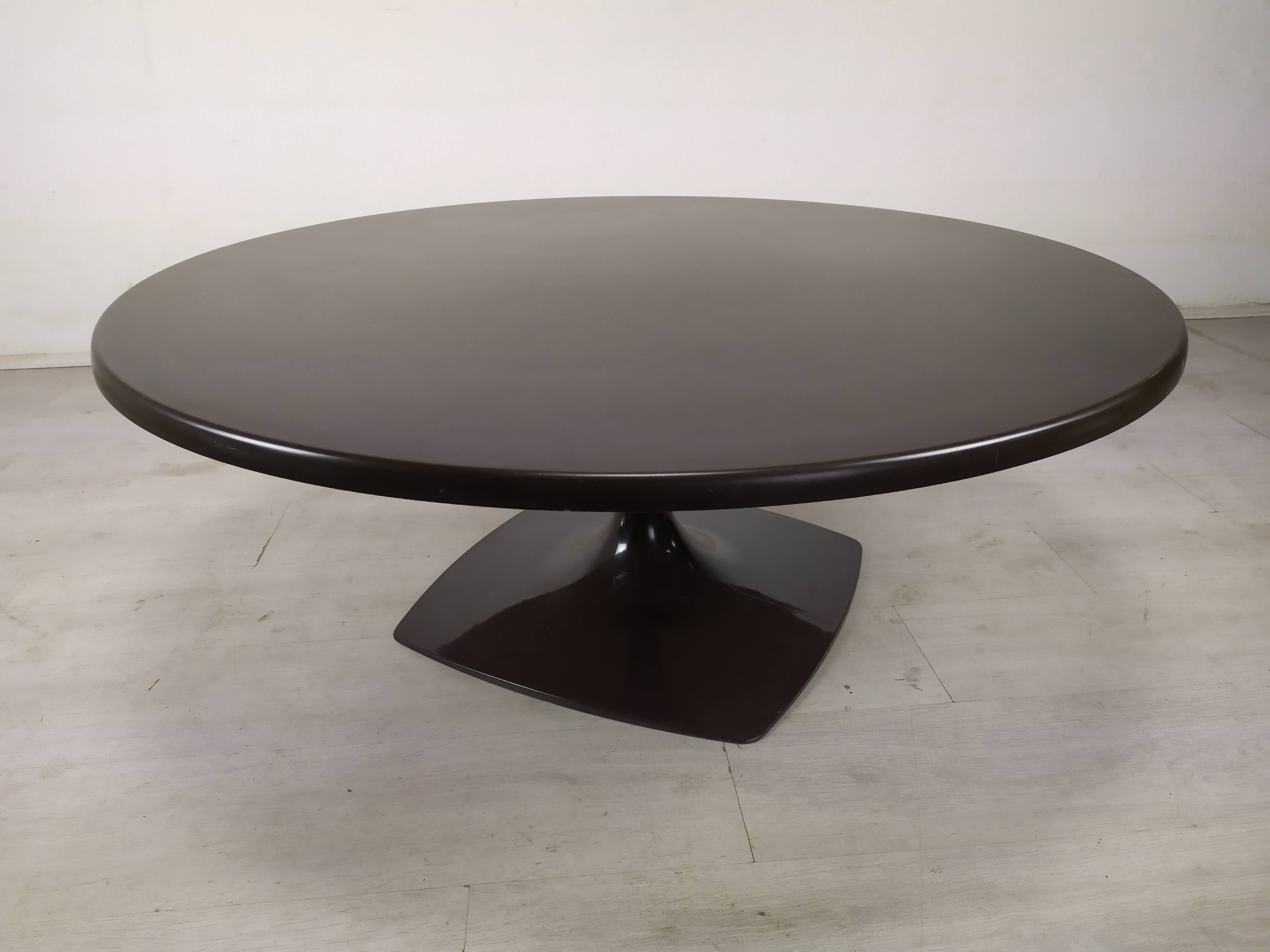 Round coffee table vintage tulip foot