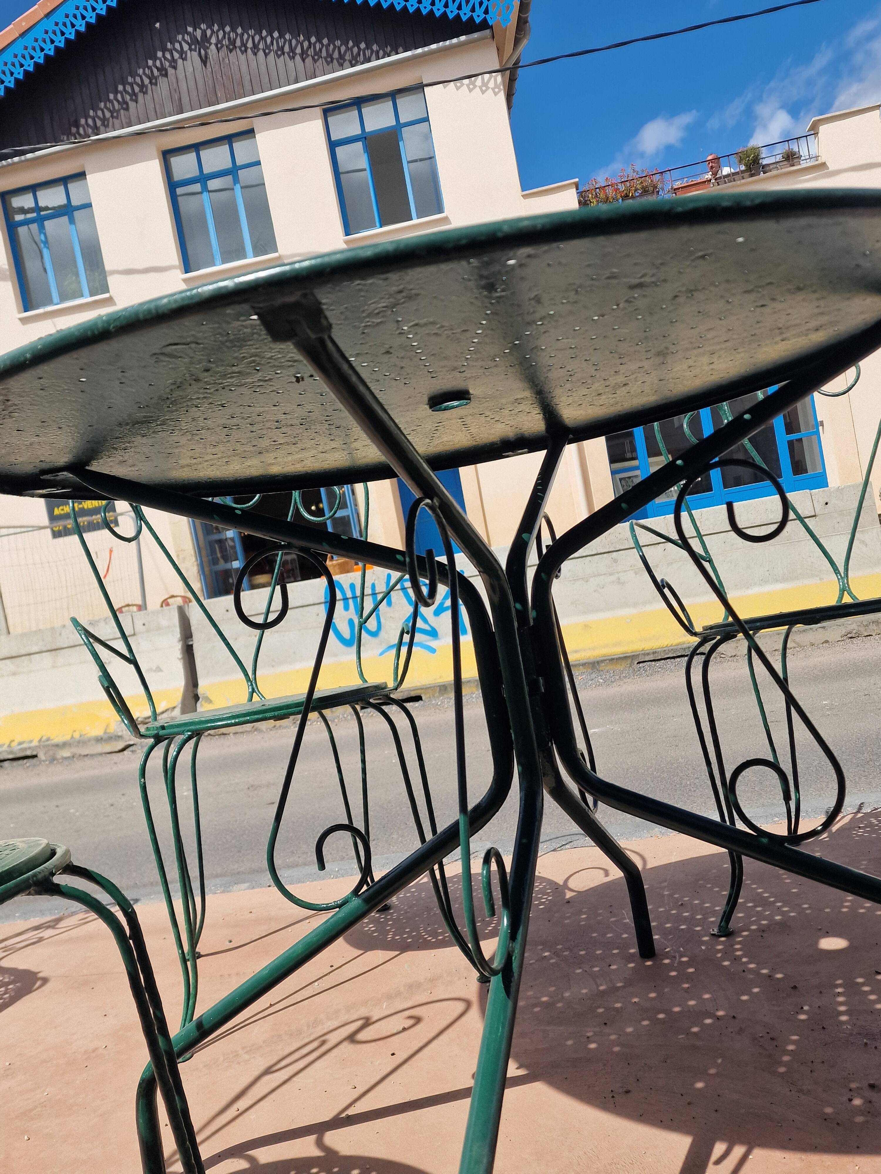 Salon de jardin en fer vert (1 table + 4 chaises)