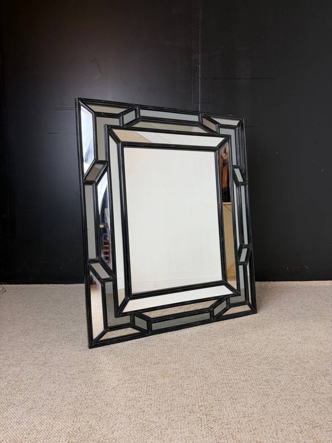 Miroir à parecloses laqué noir – Deknudt – Belgique, vers 1980