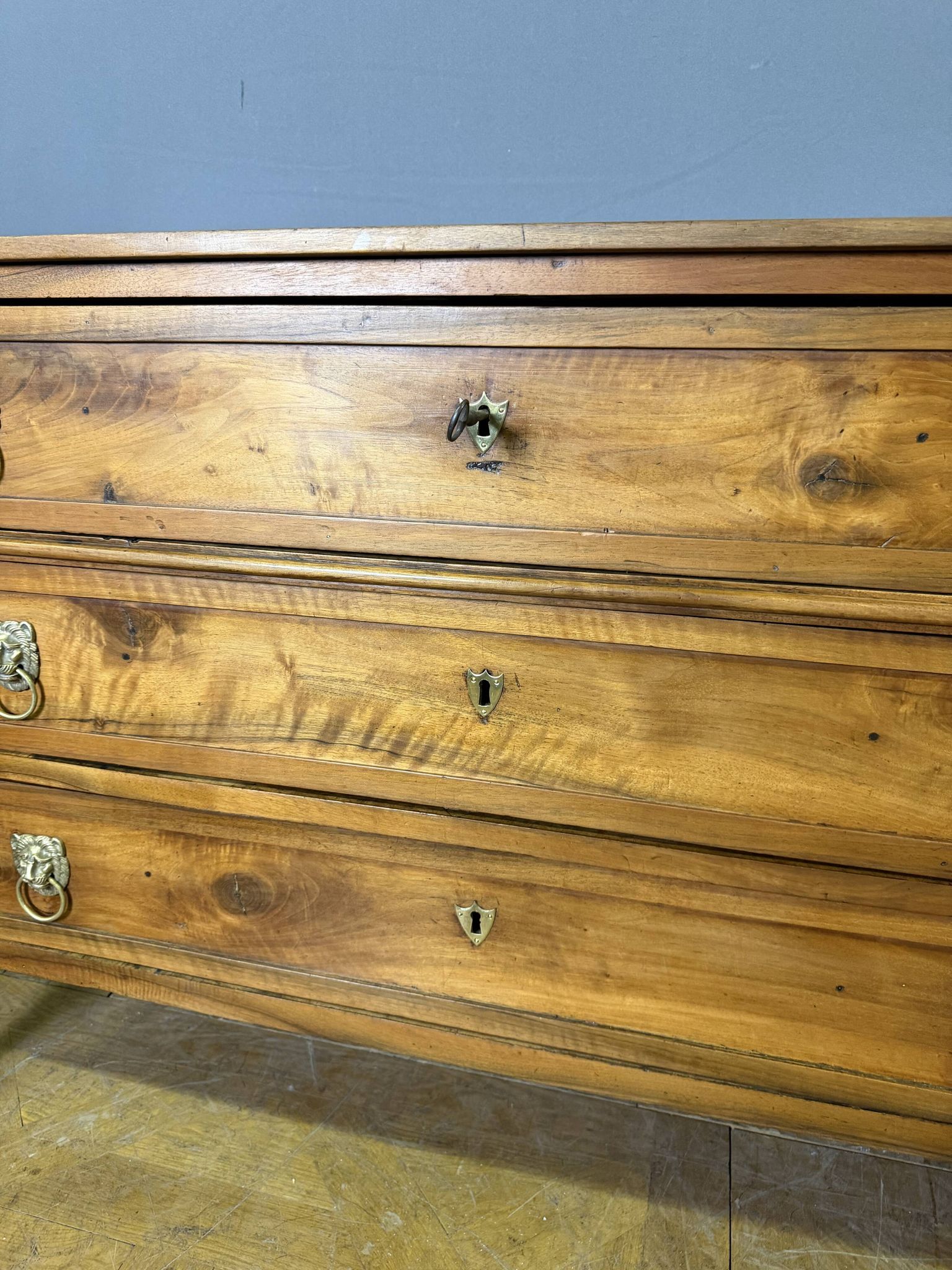 Commode d'époque Louis XVI en Noyer Blond