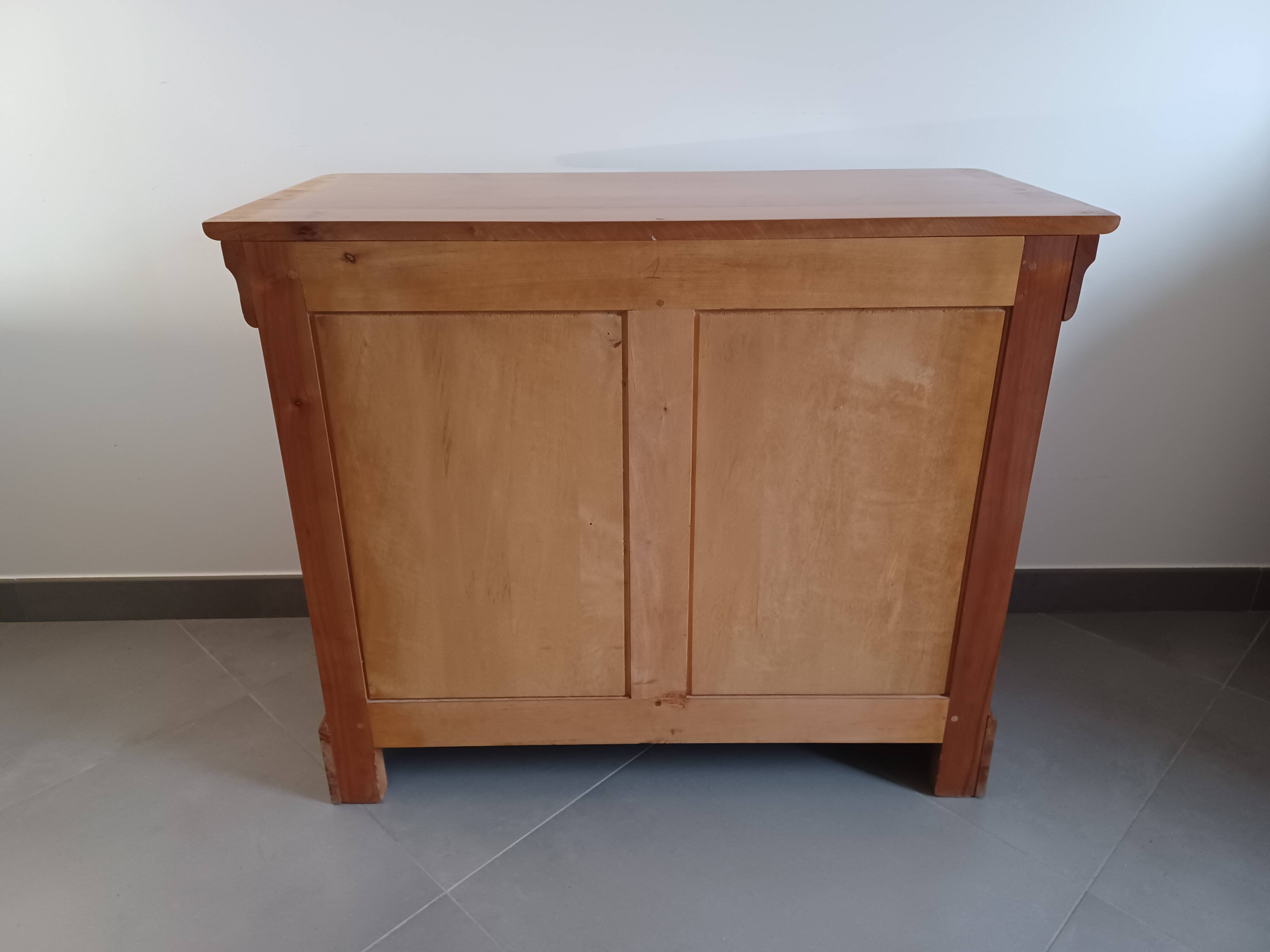 Cherry wood chest of drawers with four drawers