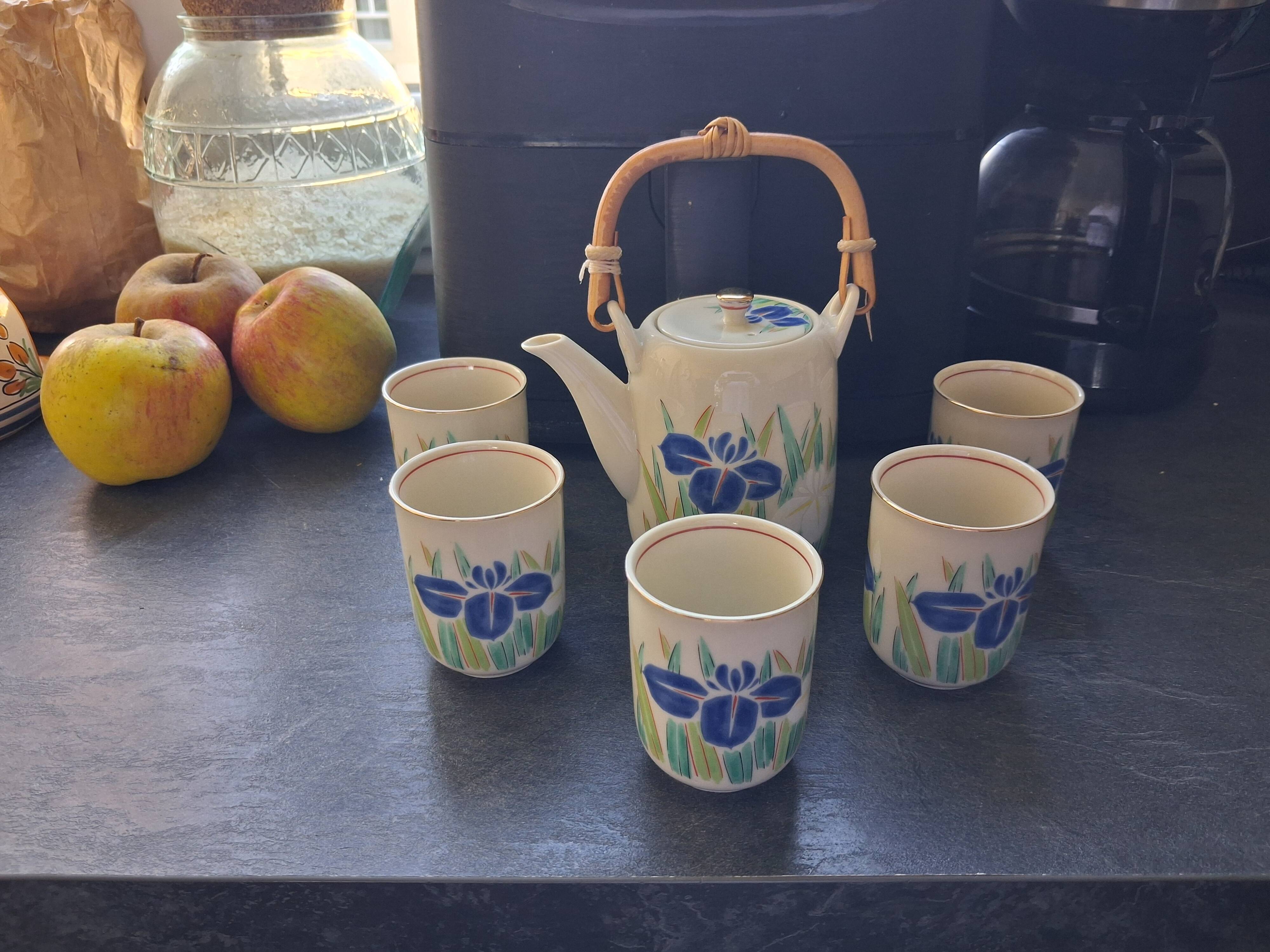 Japanese service iris Kozan-Gama from Mino