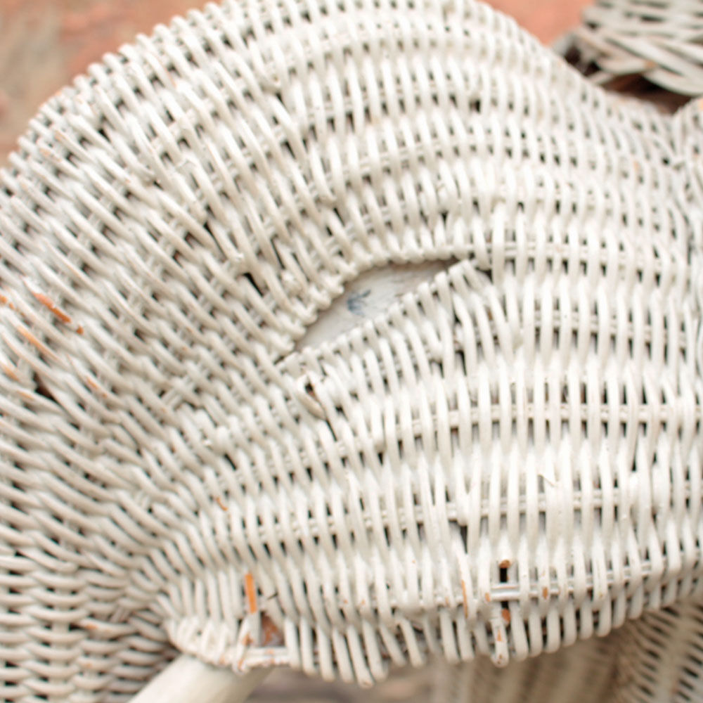 Vintage rattan elephant couch tip