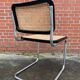 Chaise design Cesca modèle b32 noir et chrome