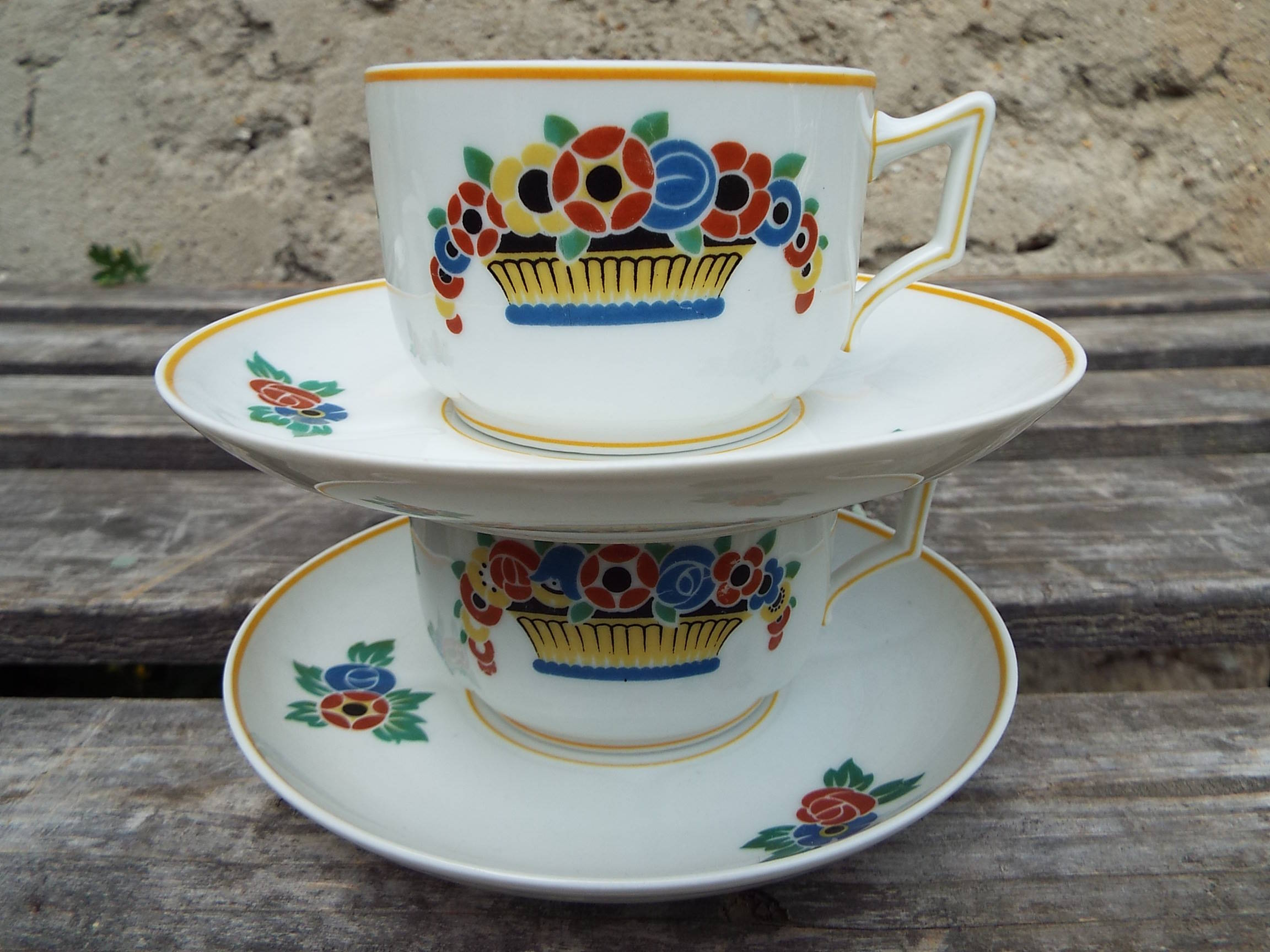 2 tea cups