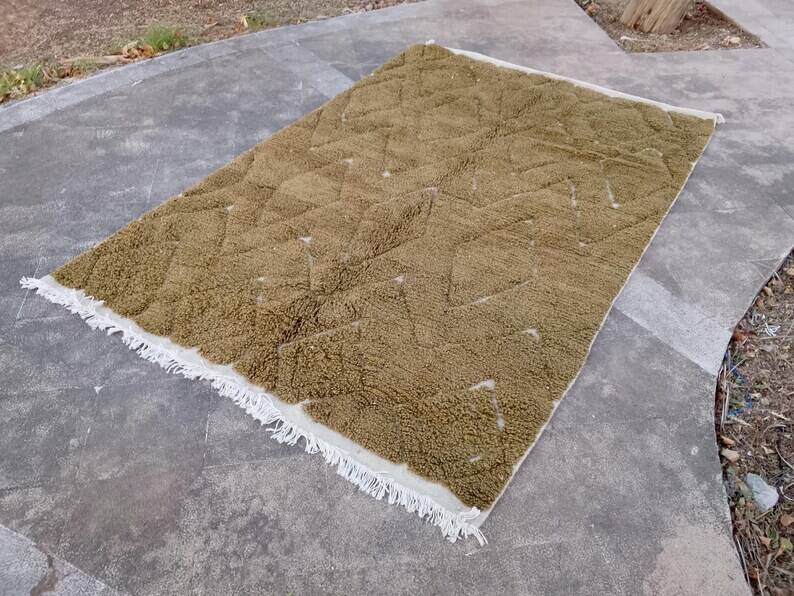 Traditional handwoven Berber rug, size 100 x 200 cm