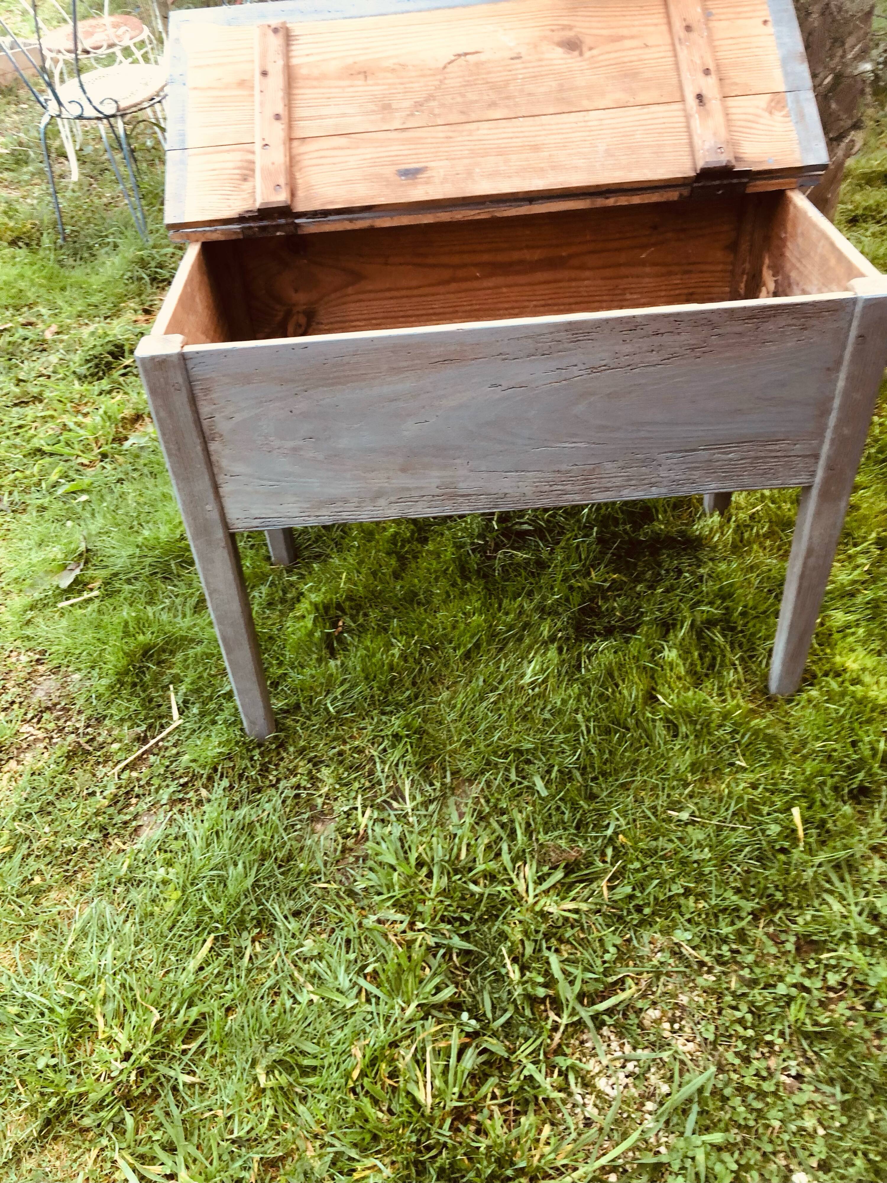 Wooden companion drainer with patina