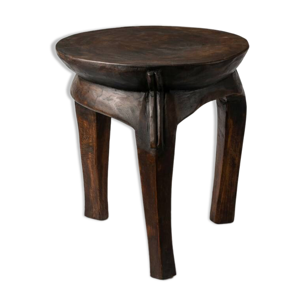 Tabouret tripode Lobi “Tanga” en bois sculpté — Beyit