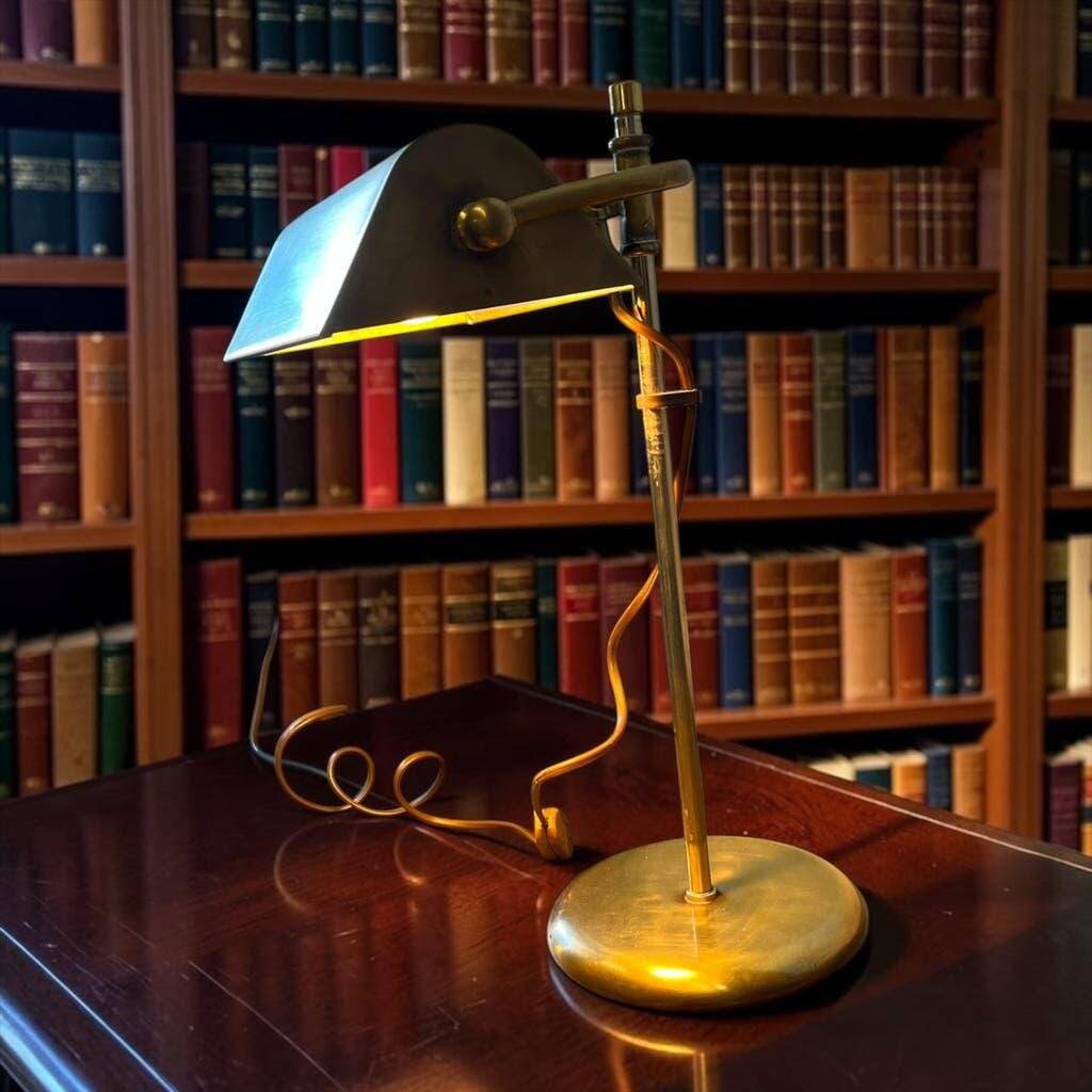 Vintage brass banker lamp / desk lamp / table lamp