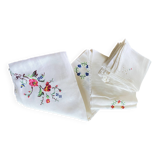 Embroidered tablecloth + 12 vintage napkins