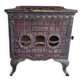 Poêle à bois ancien en fonte émaillée art deco marque phebus coloris aubergine