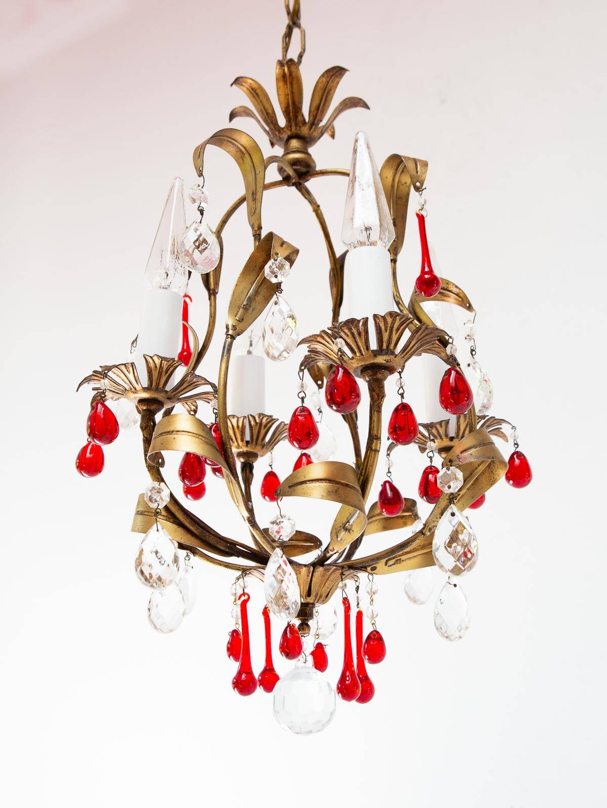 Small Italian chandelier in gilded metal with leaves and red drops, c. 1960.