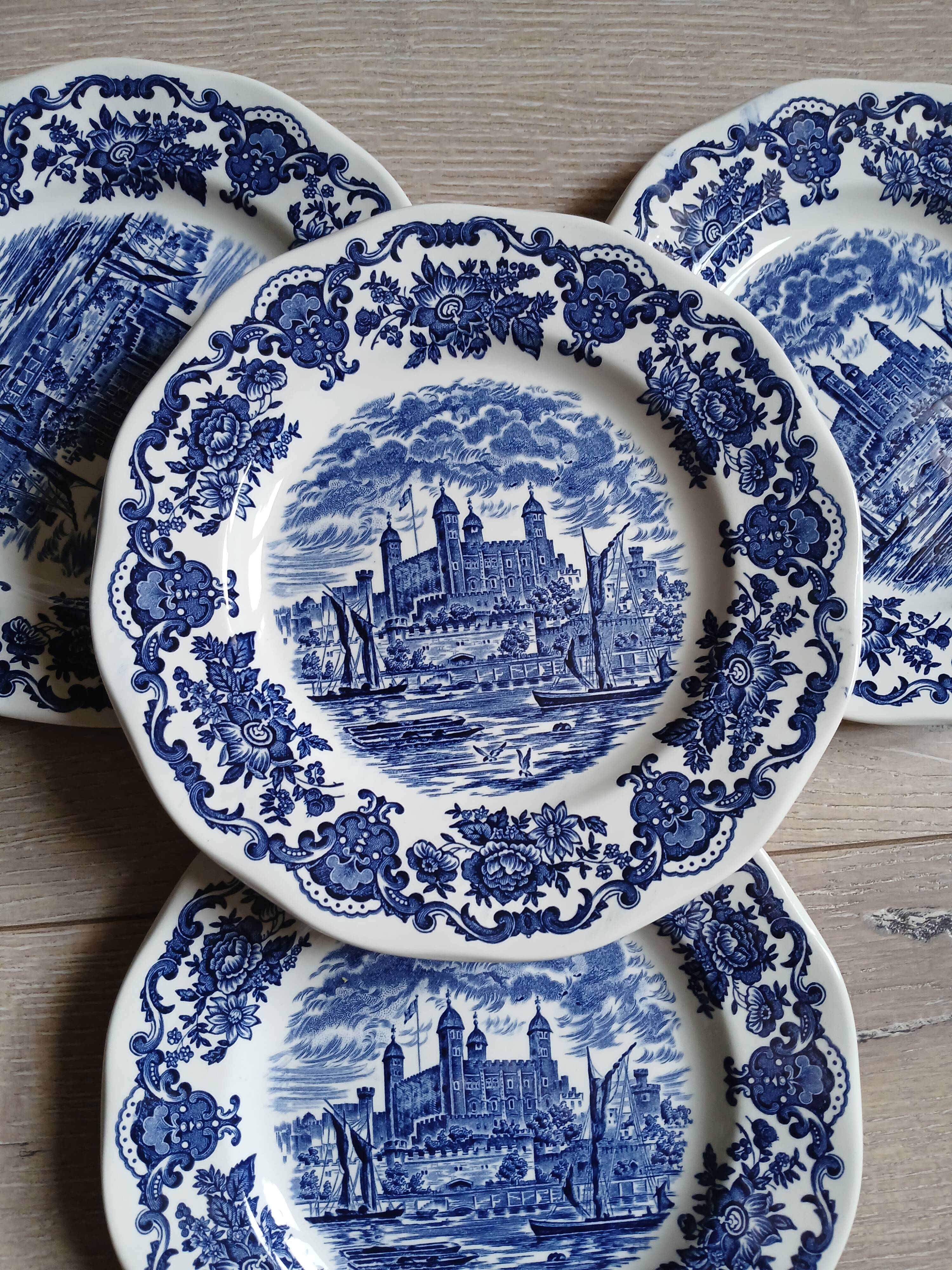 4 antique Wedgwood dessert plates