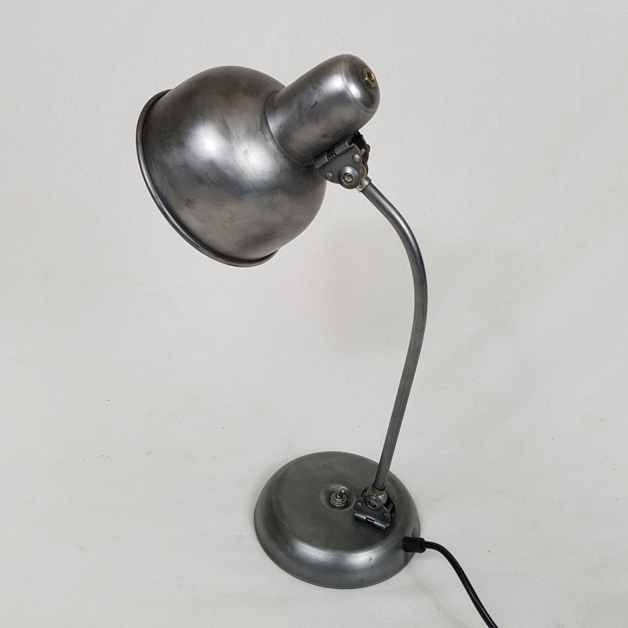 Lamp office hinged patella finish graphite