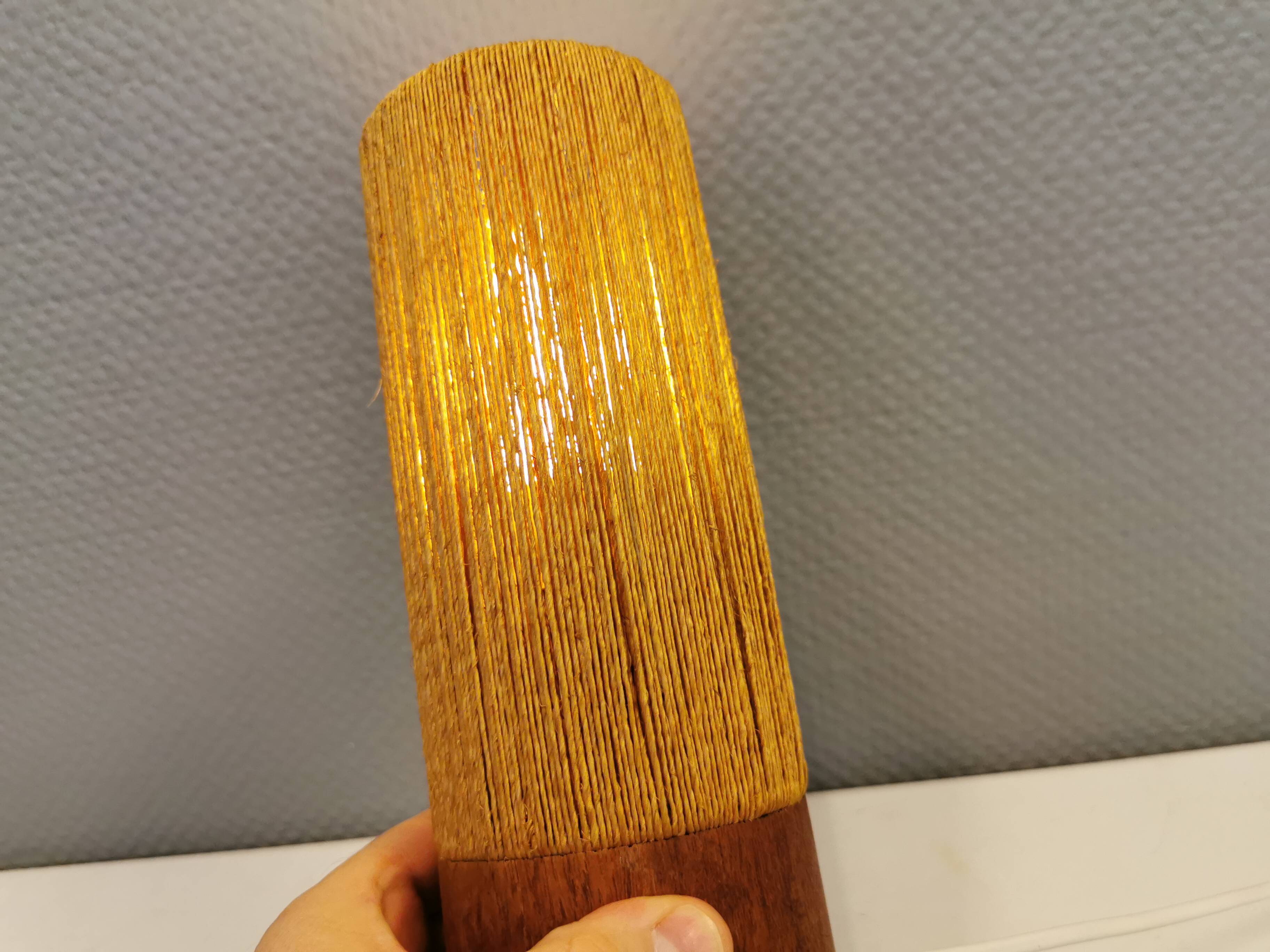 Beautiful cylindrical table lamp in wood and sisal, estimated 1960s-1970s