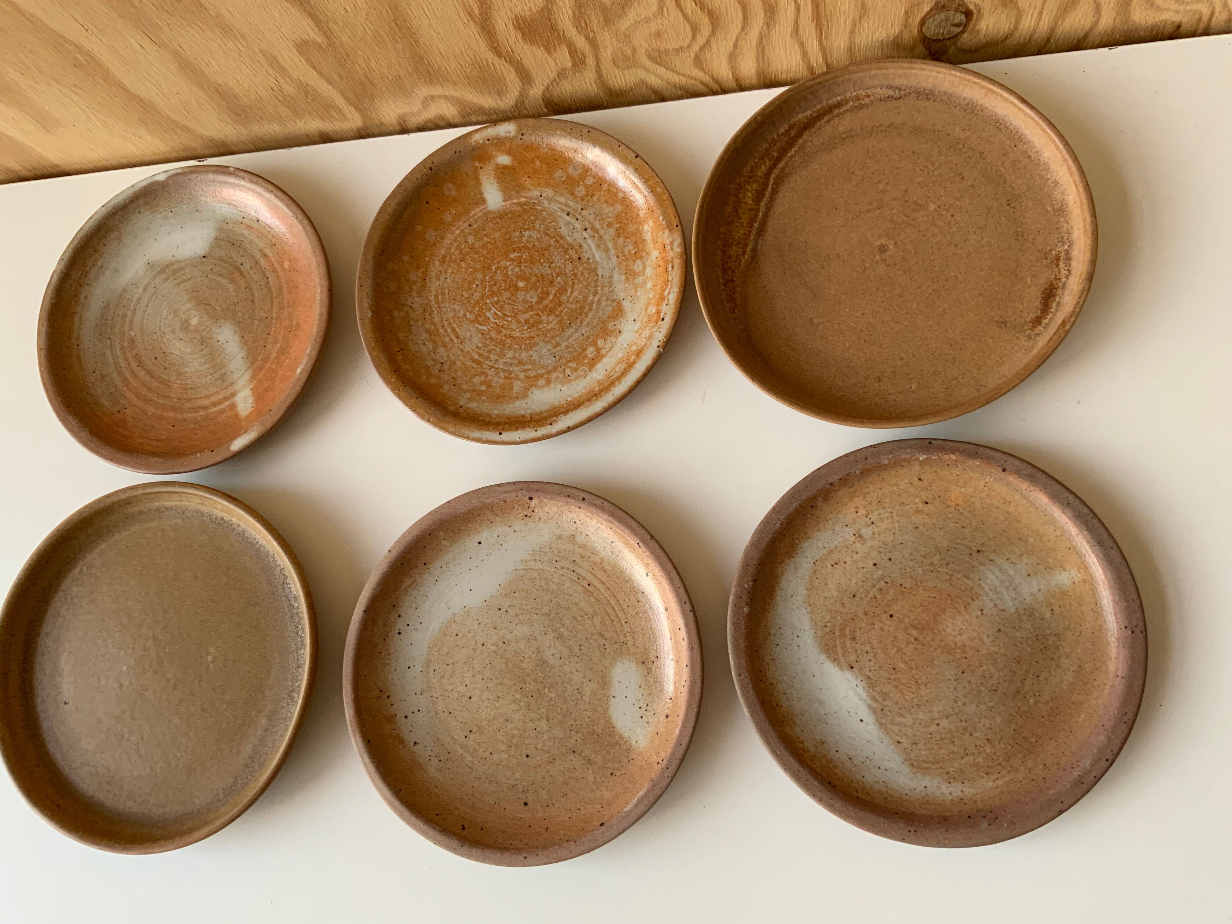 6 assiettes en grès vintage