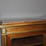 Vitrine de style Louis XVI en noyer XIX