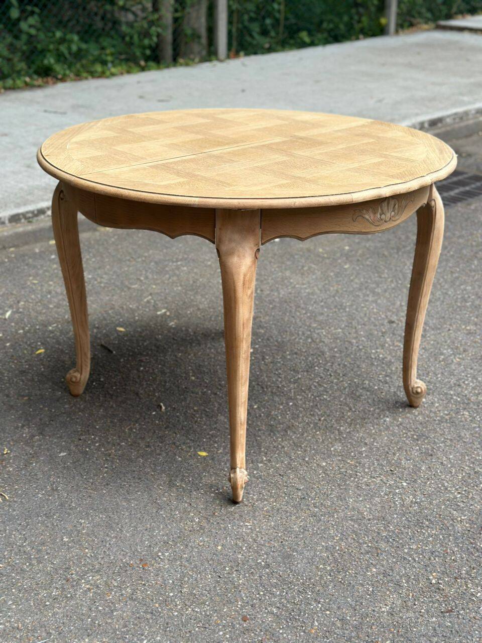 Table de repas ronde, ovale extensible en chêne poncé