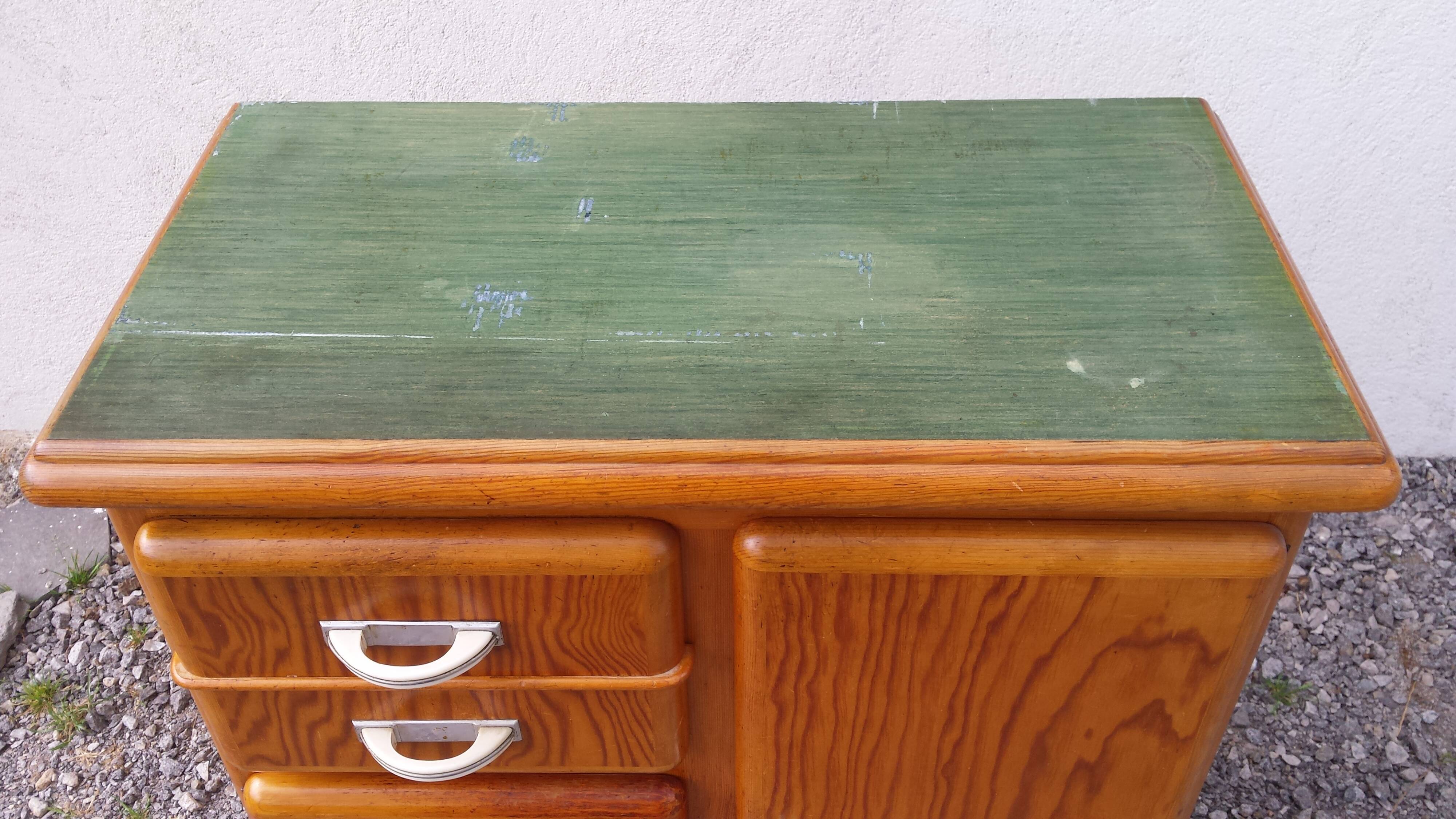 Honey-coloured mado buffet