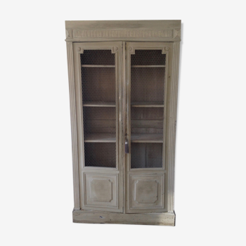 Armoire grillagée