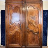 Magnifique armoire époque Louis XV en noyer massif vers 1750
