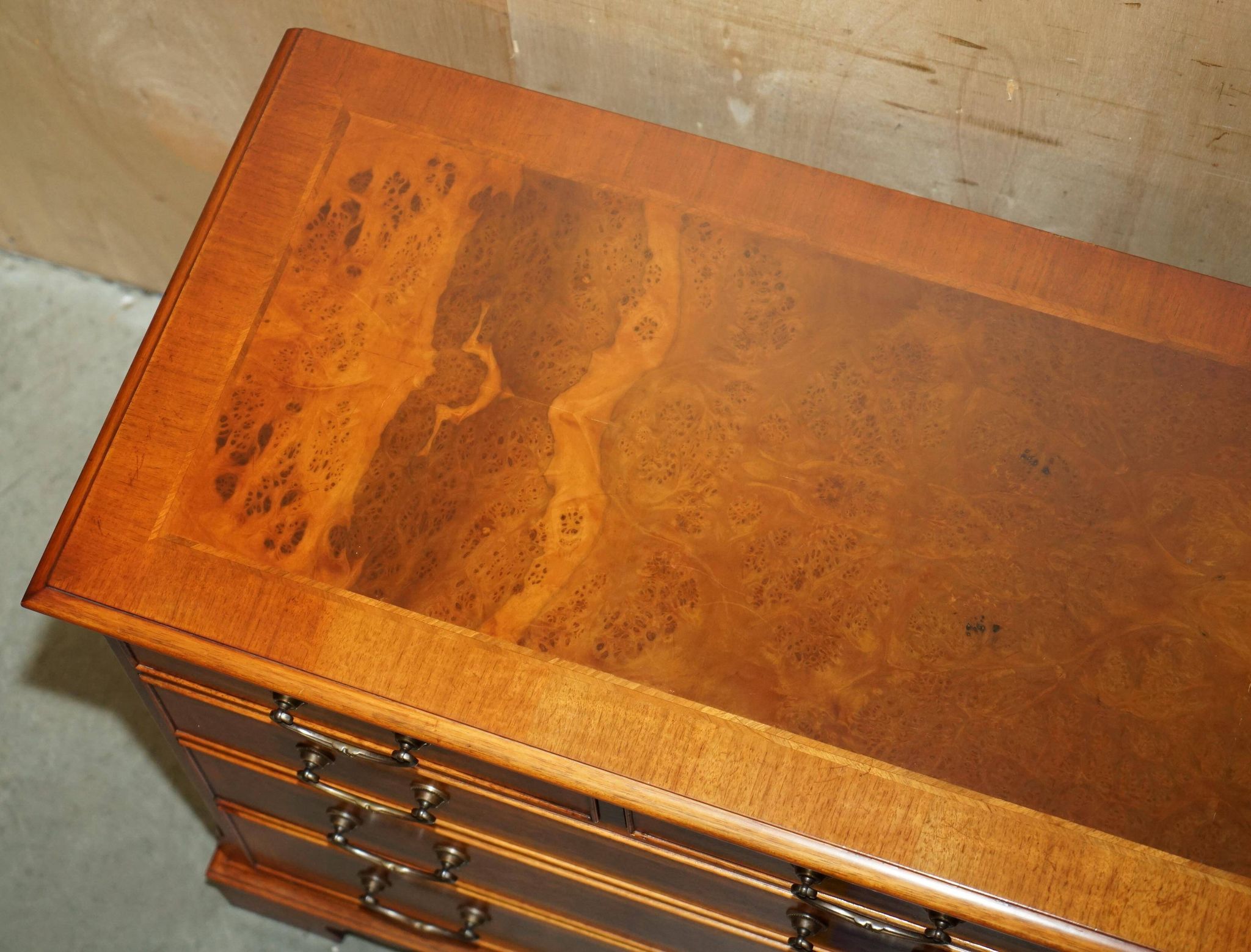 Buffet en noyer Burr & Burl avec patine