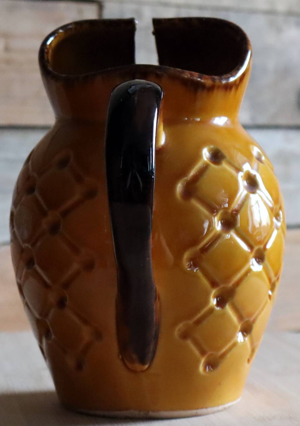 Vintage "Mireille" honey yellow ceramic pitcher – Tufted decor