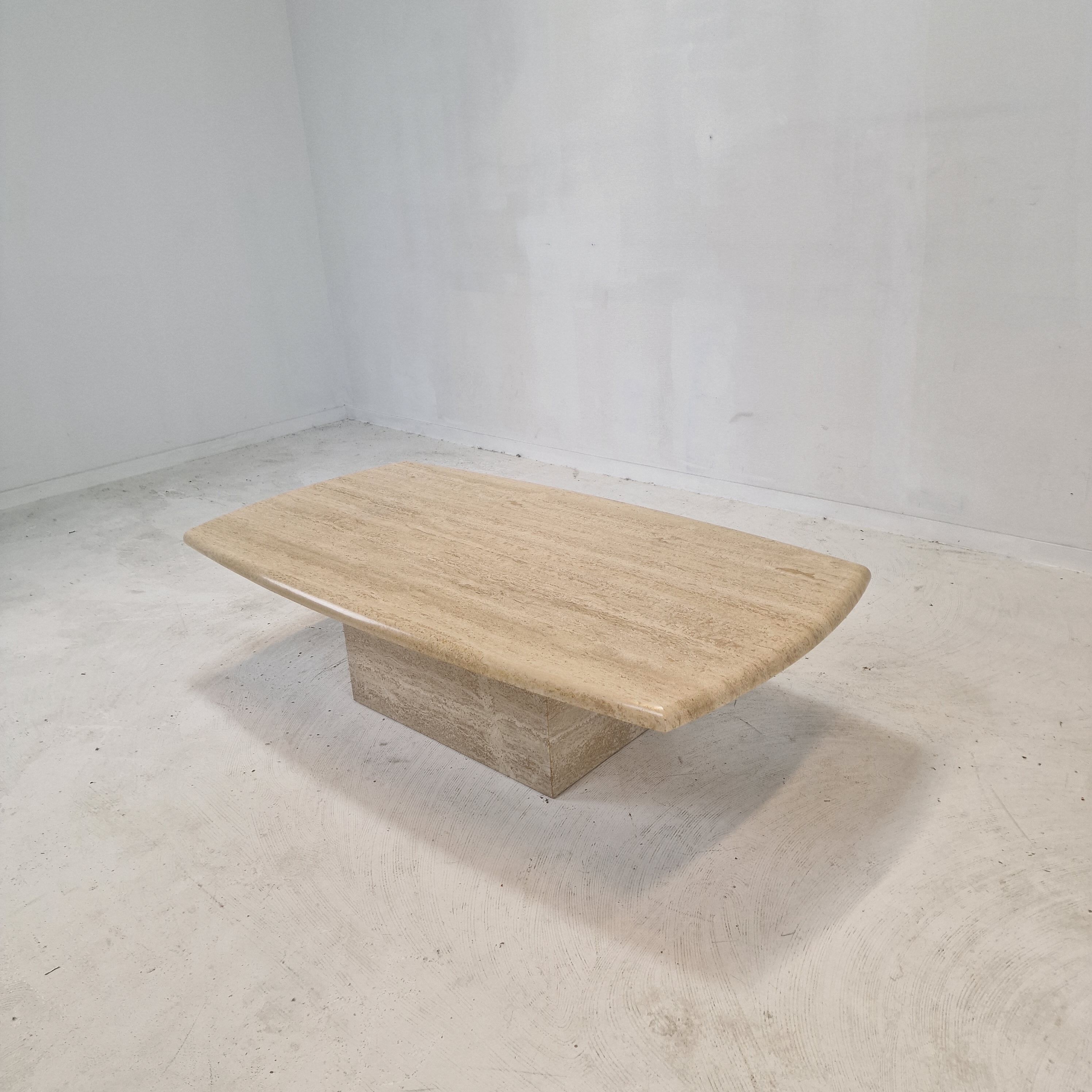 Italian coffee table in travertine, 1980s