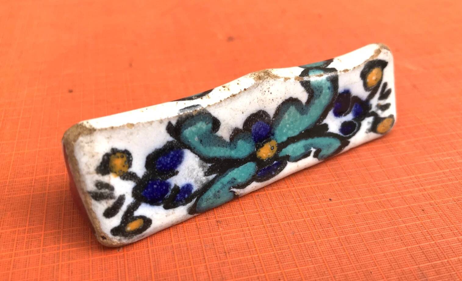 6 glazed ceramic knife rests from Nabeul, Atelier el-Kharraz.