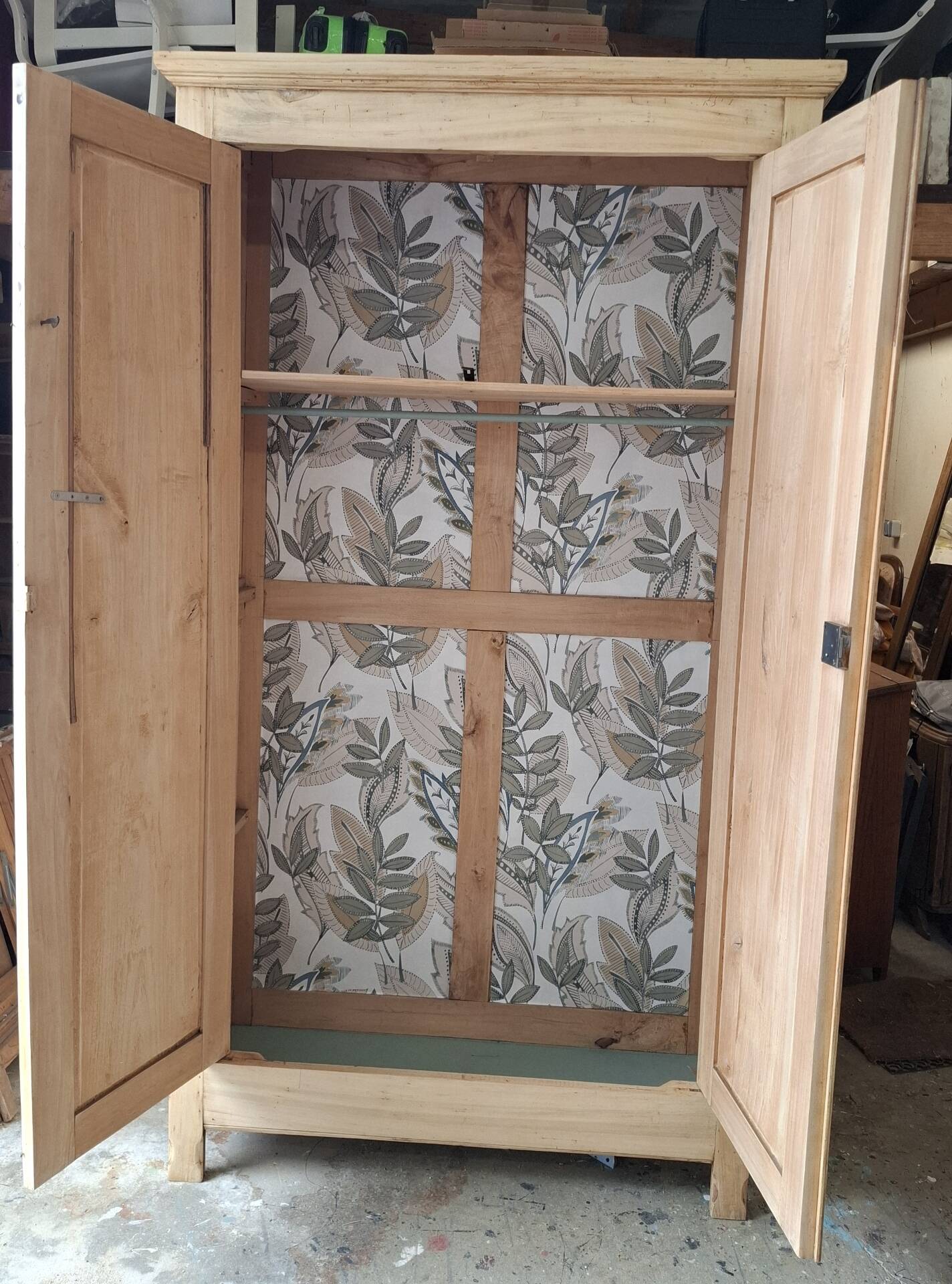 Armoire parisienne