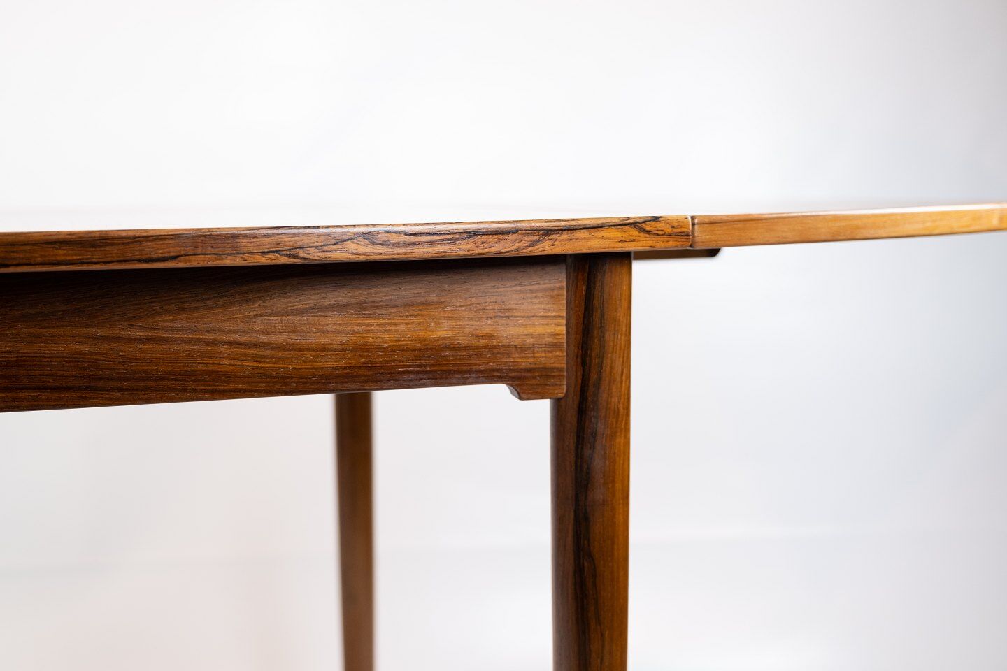 Dining table in rosewood with extentions of danish design from the 1960s