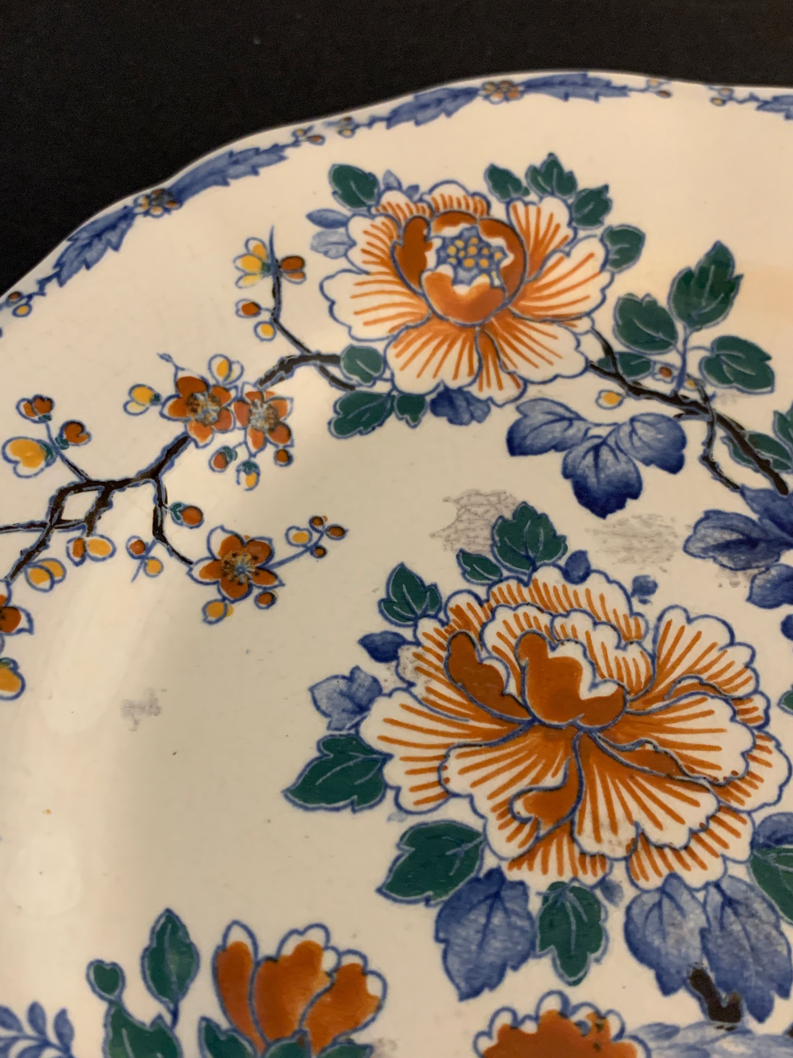 11 flat plates Rooster with Peonies, Gien earthenware