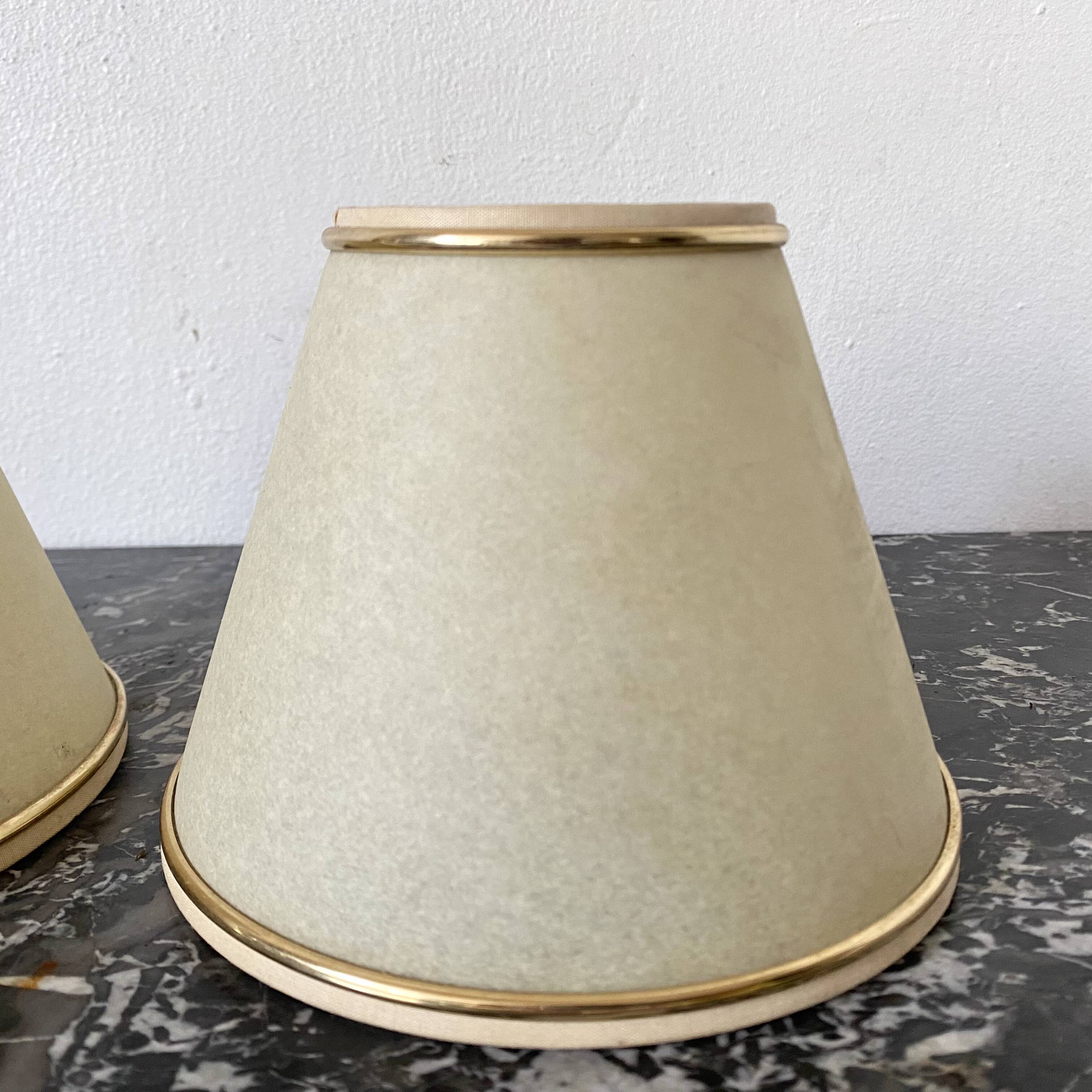 Clip-on lampshade