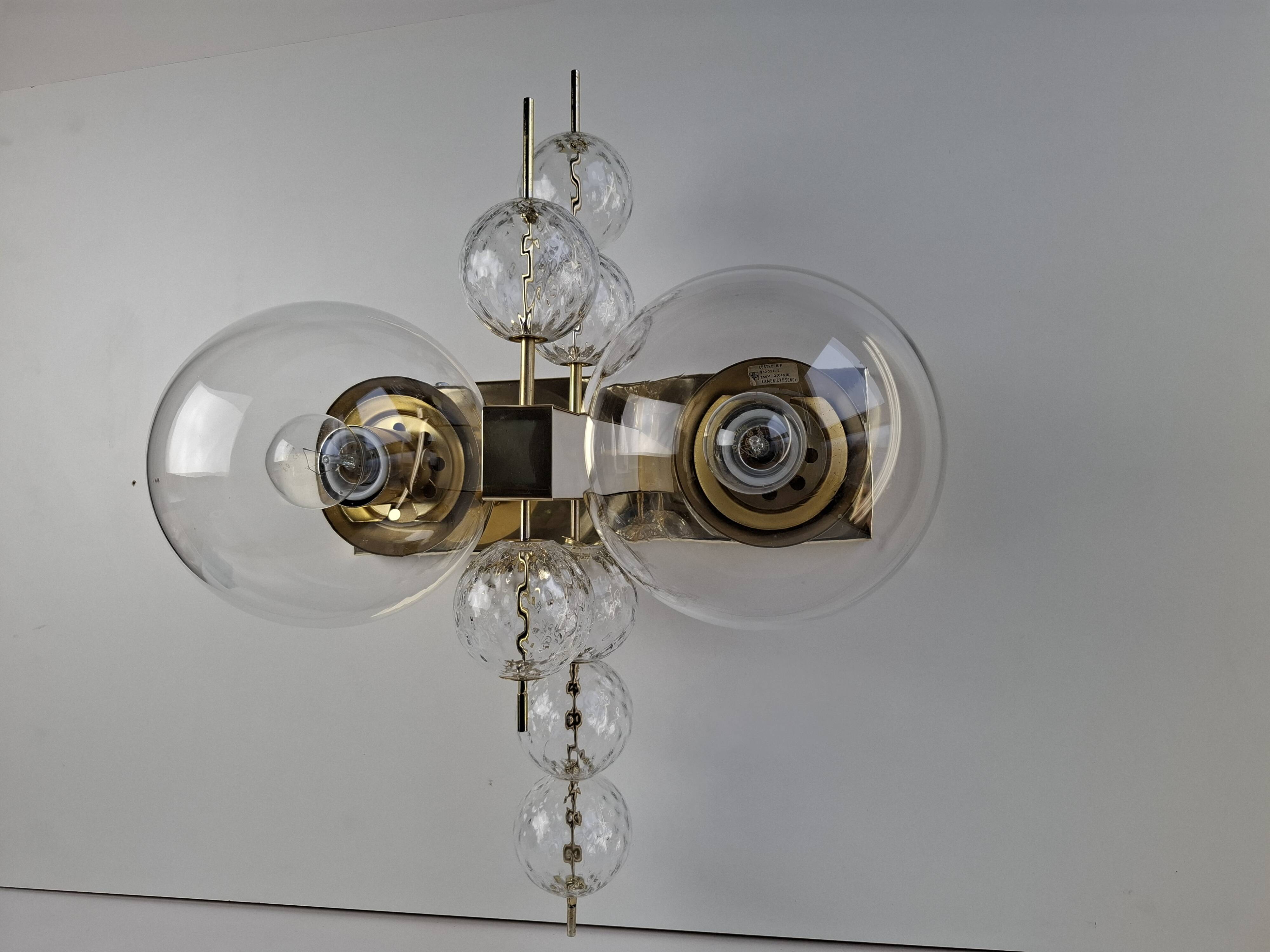 Applique murale tchèque en laiton et verre du milieu du siècle, par Kamenický Šenov, années 1970