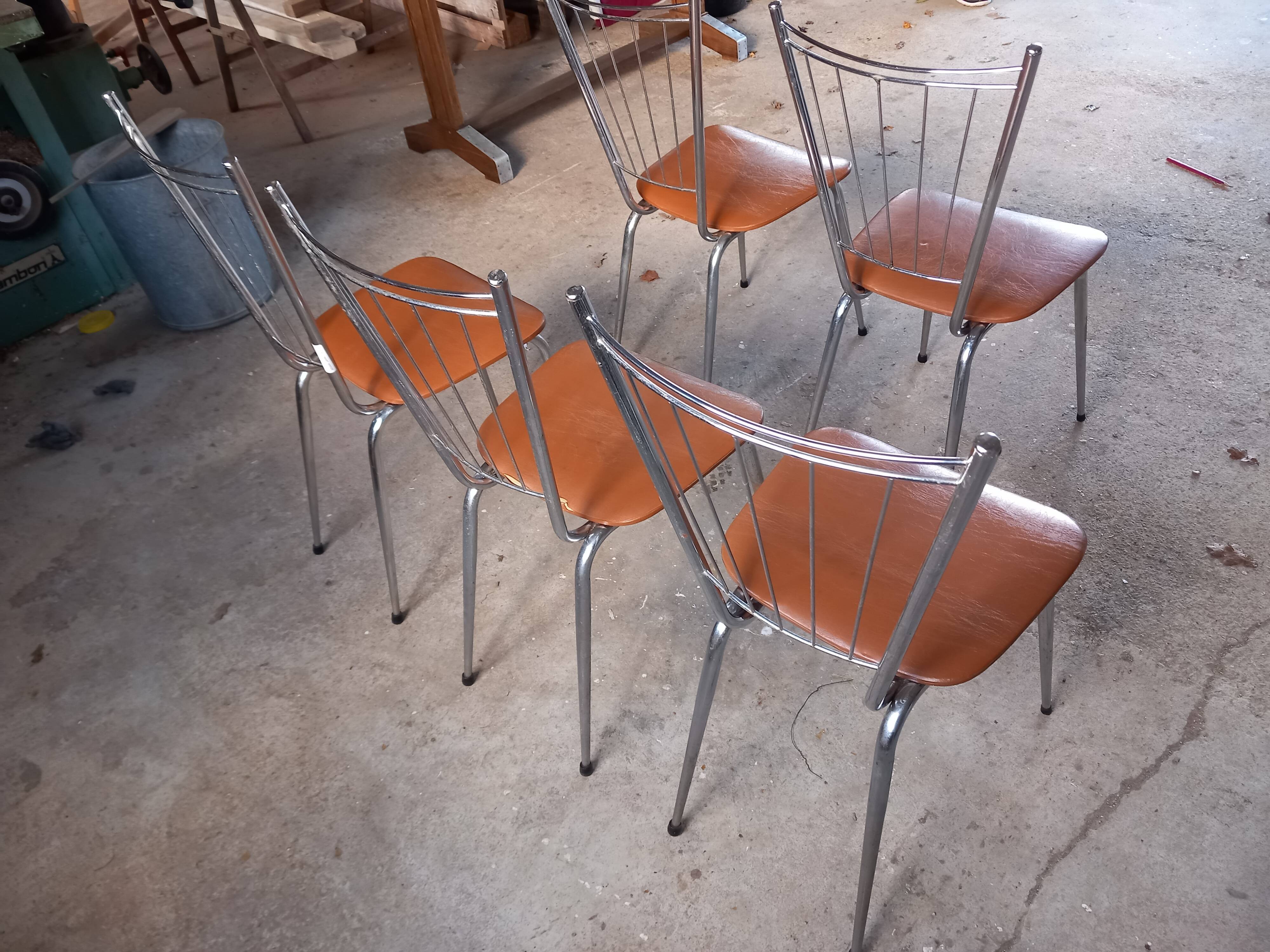 Suite of 5 vintage chairs 1950