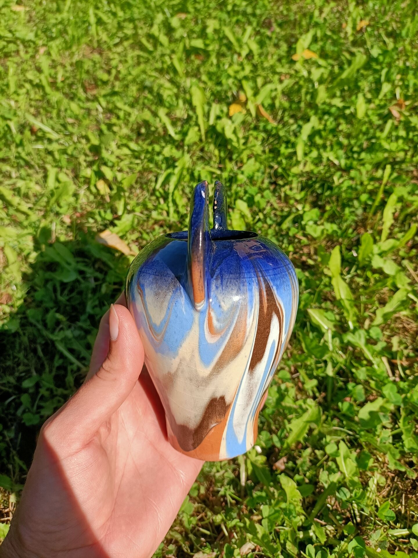 Ceramic vase with equestrian motif