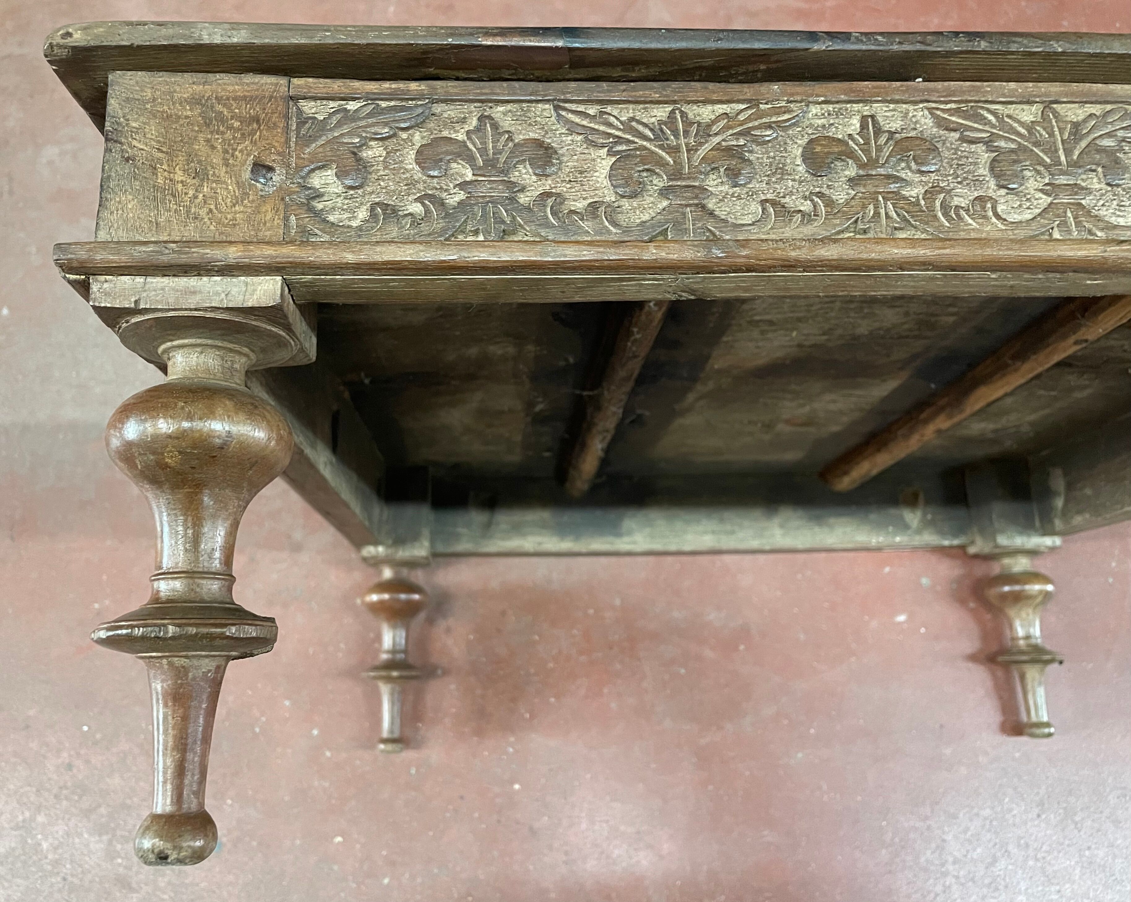 Ancient india square coffee table in solid teak wood decorated with a rosette