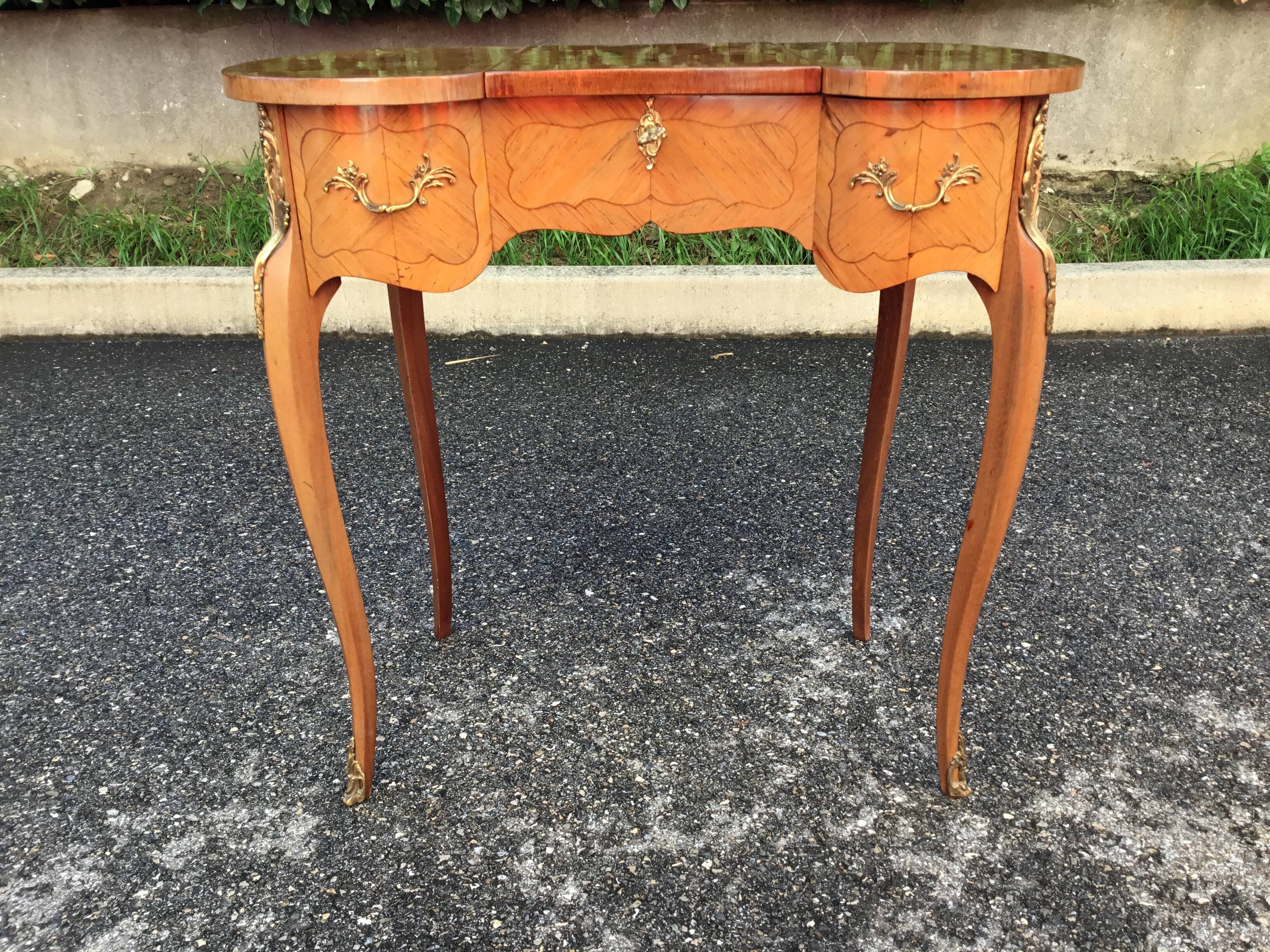 Dressing table marking rosewood
