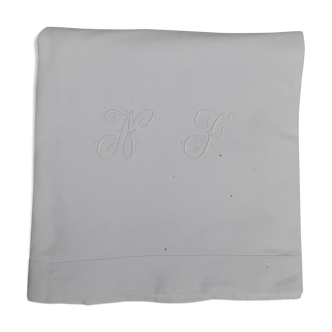 Drap brodé avec monogramme AF