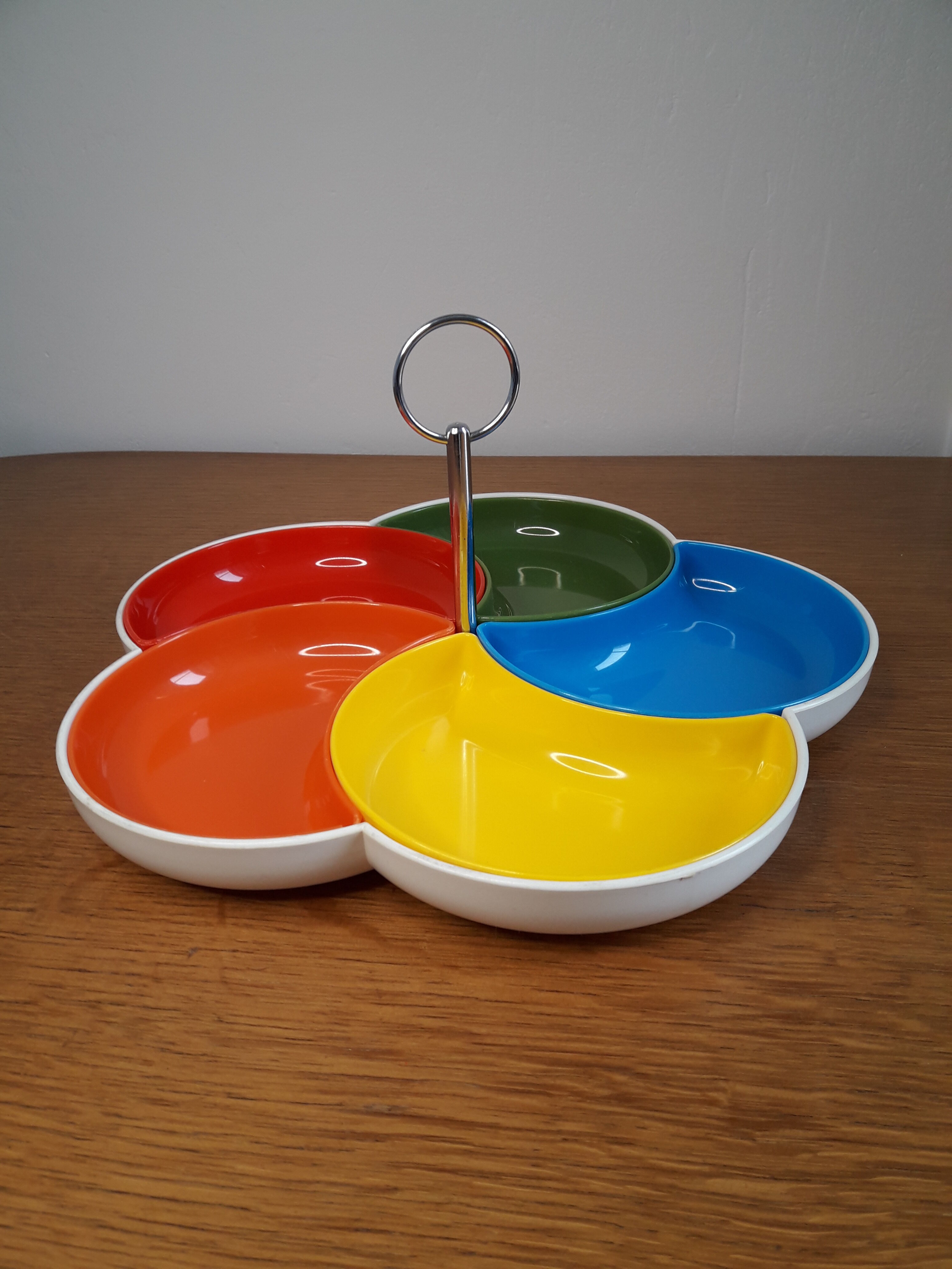 Servant aperitif, 1970