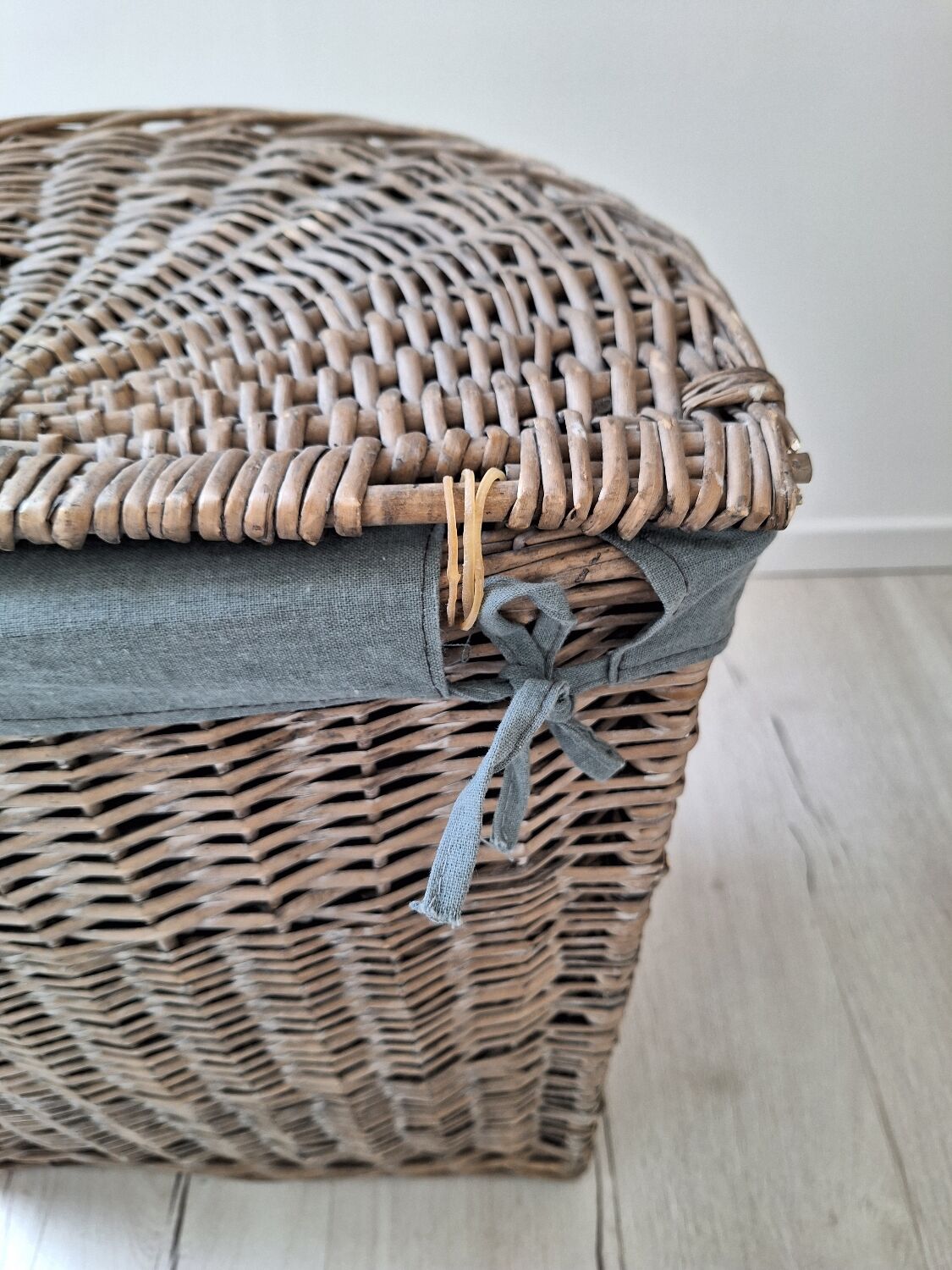 Wicker laundry basket