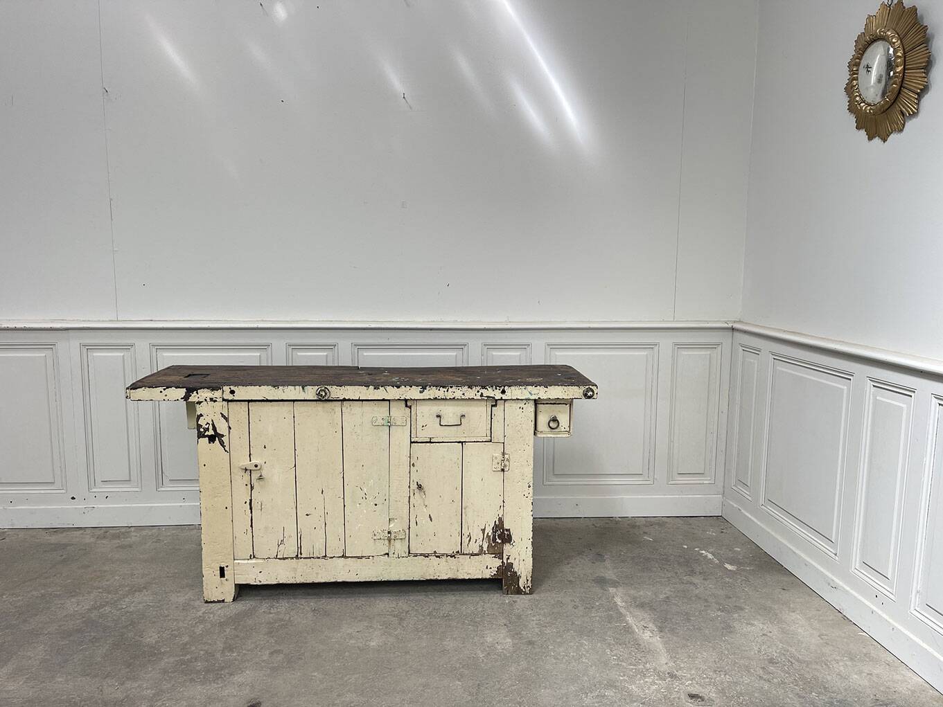 Small 1900 workbench with beautiful light patina