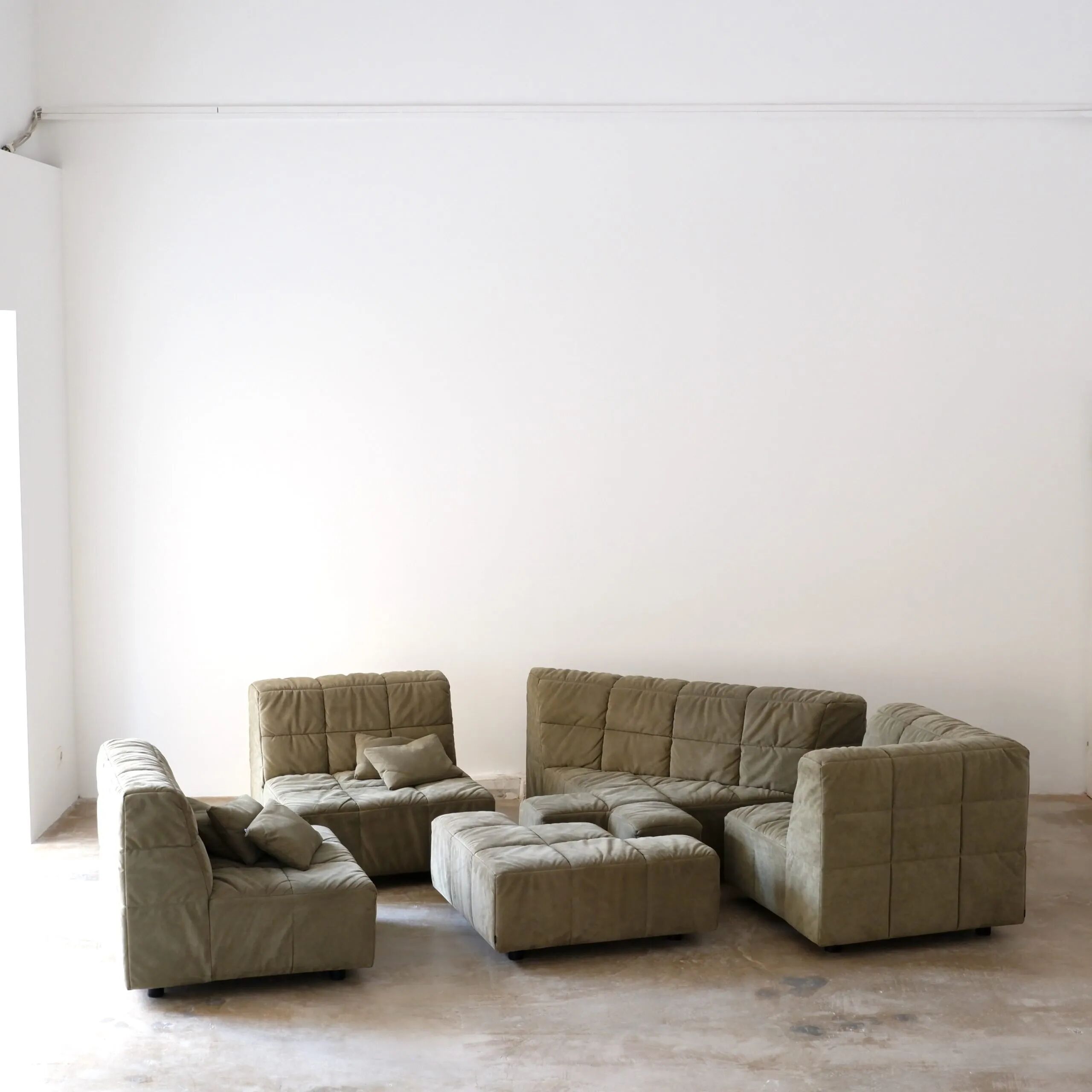 “Castell” sofa by Hans Hopfer for Neue Wiener Werkstätten