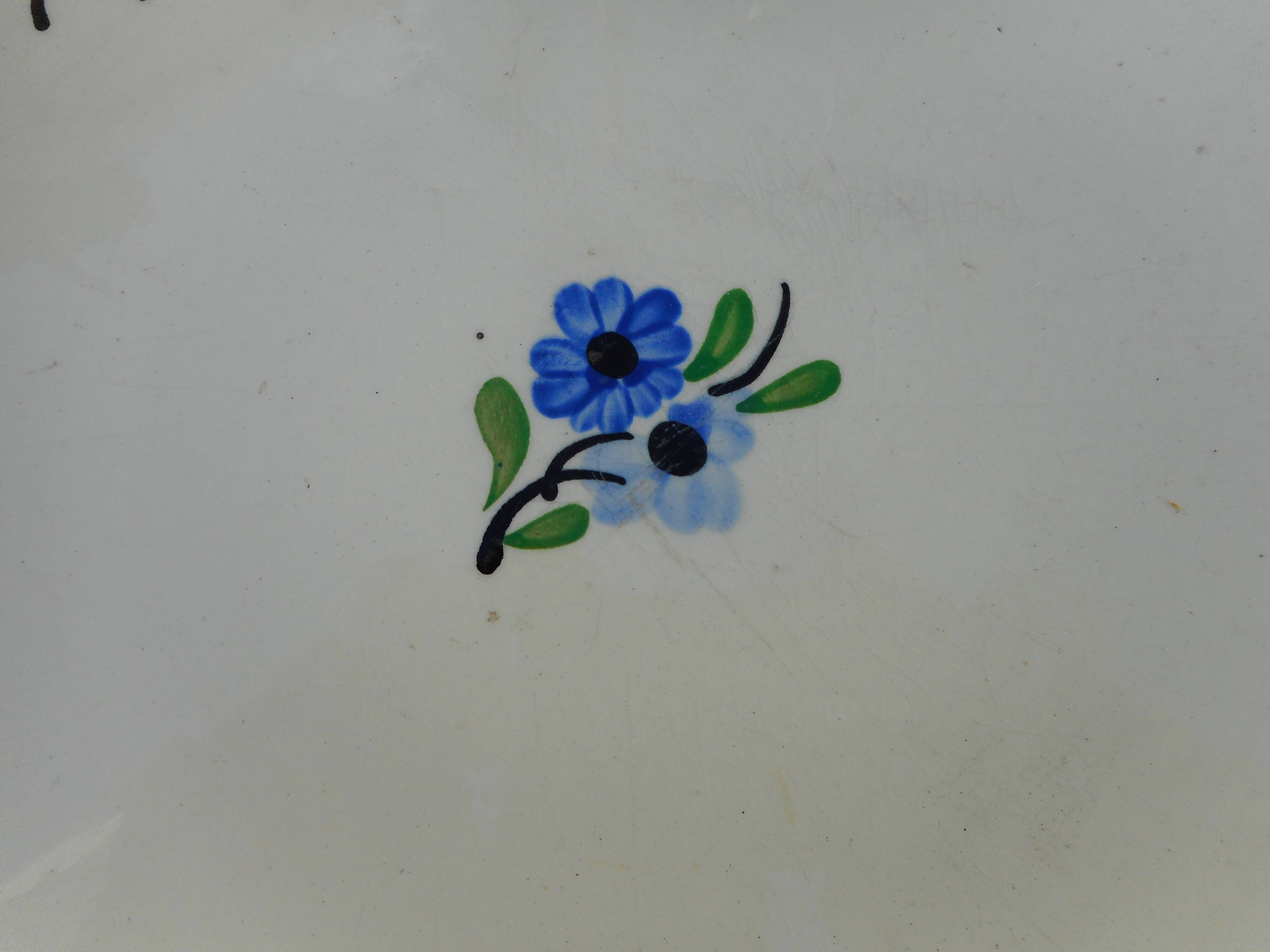 Cake earthenware dish