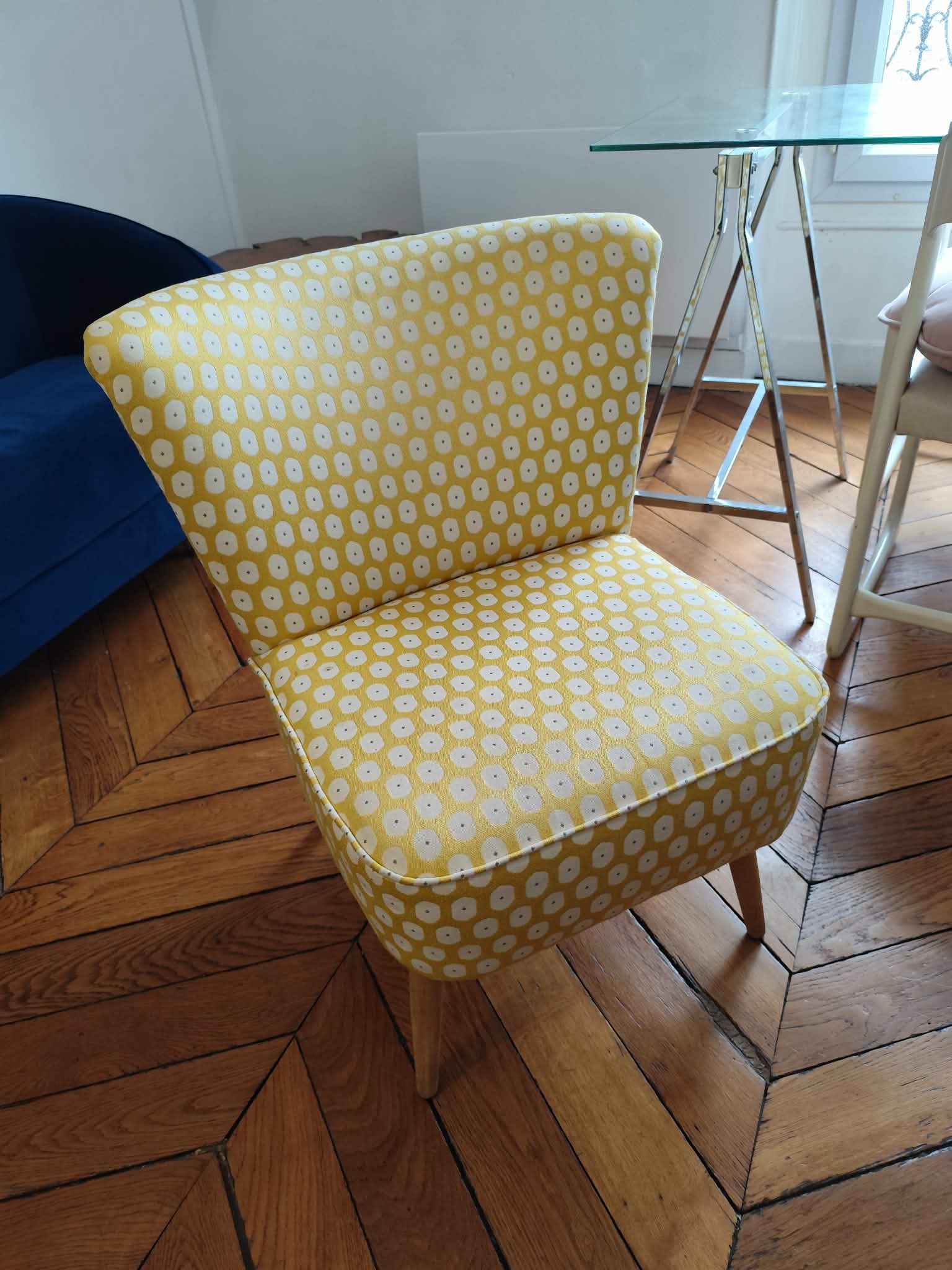 Cocktail chair
