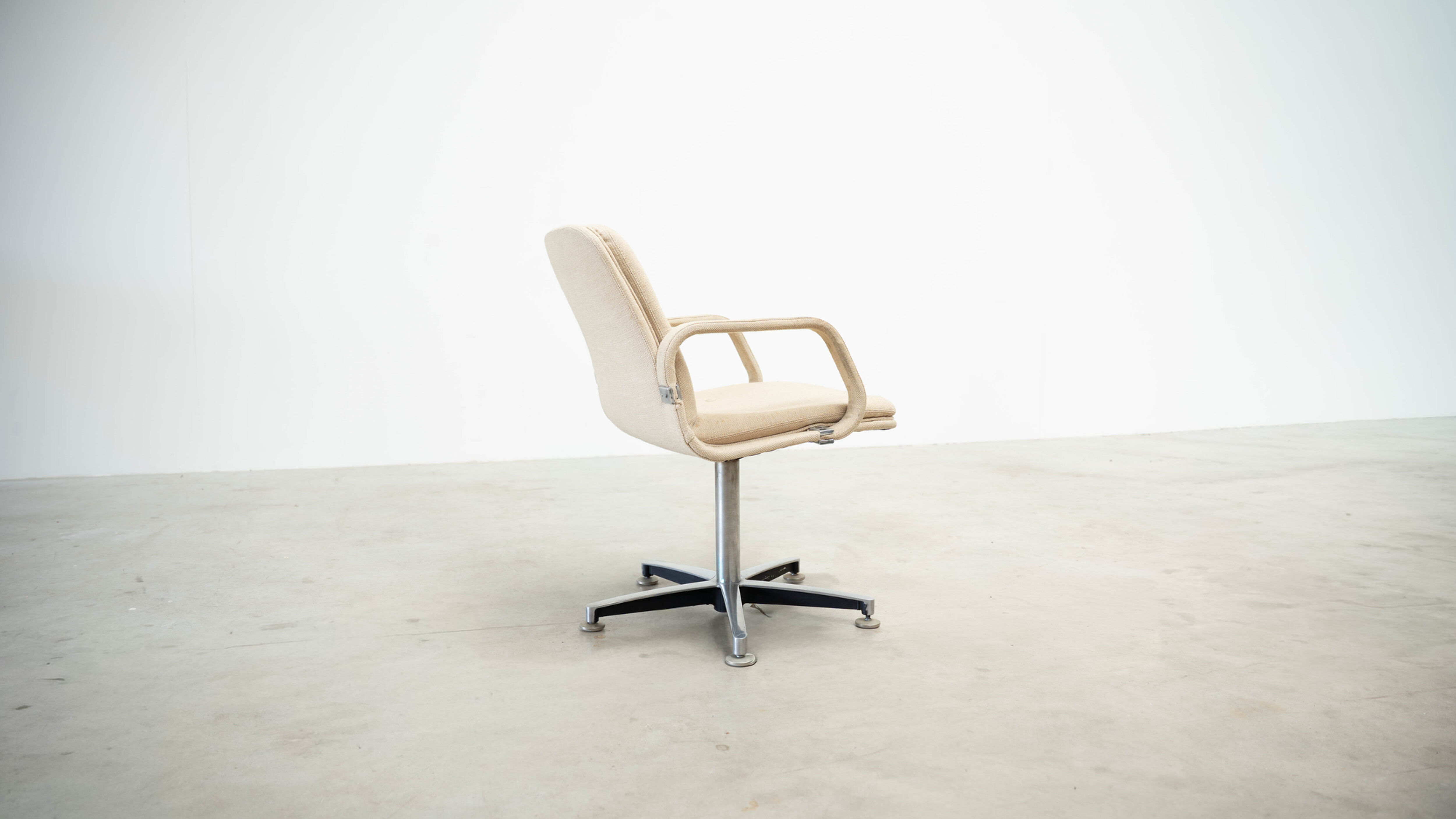 Set of six Italian conference chairs