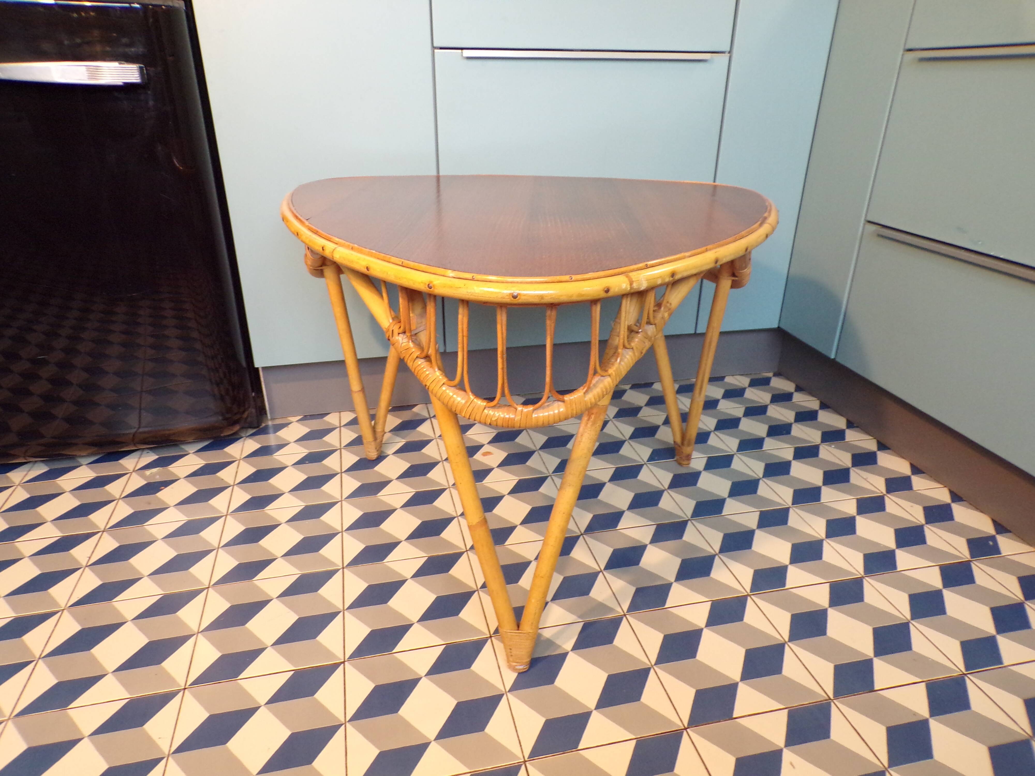 Tripod rattan coffee table, 79 cm per side