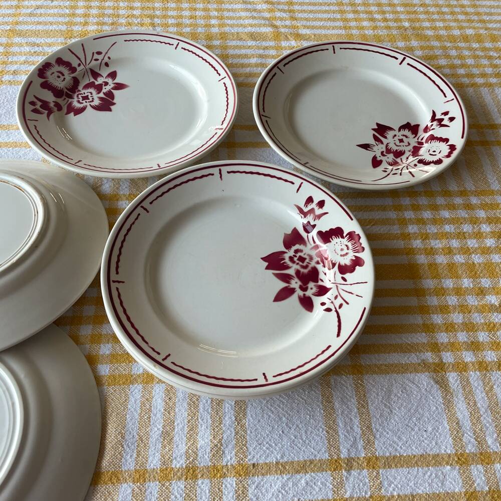 6 plates from the Badonviller pottery with a red flower design.