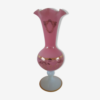 Vase à balustre en opaline 20ème siecle