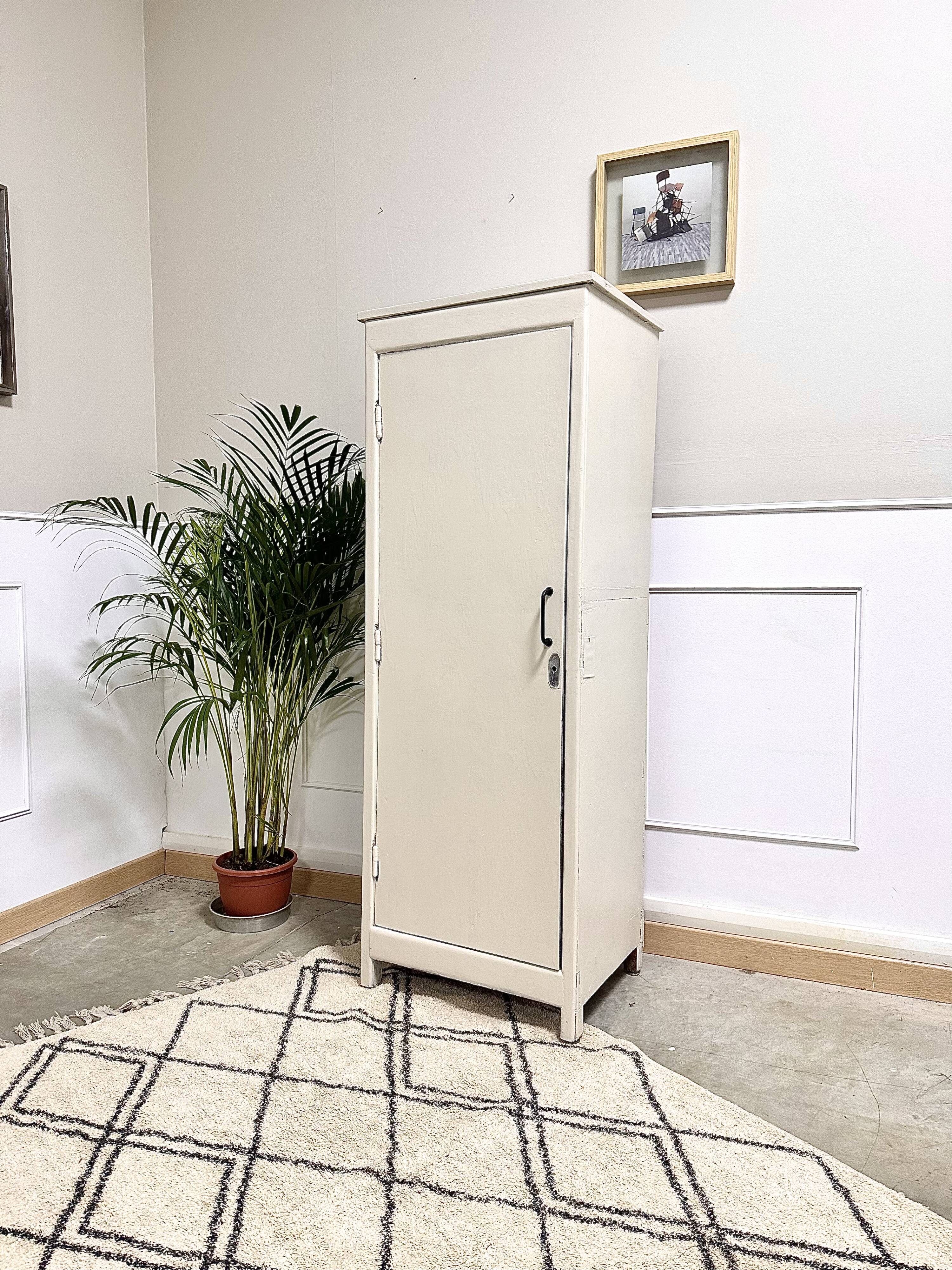 Parisian wardrobe in linen wood